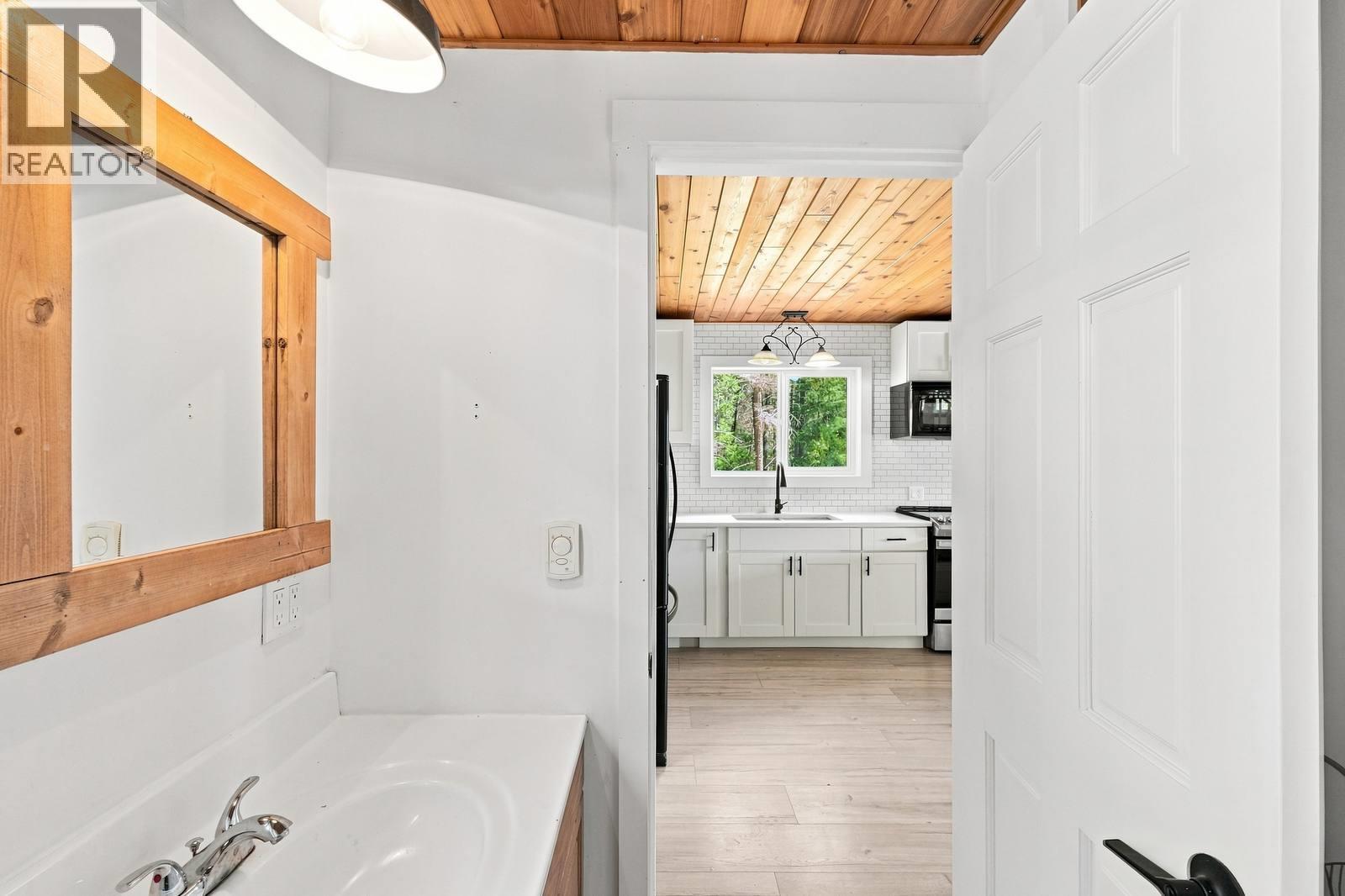 321 Philpott Road, Kelowna, British Columbia  V1P 1J6 - Photo 21 - 10399945