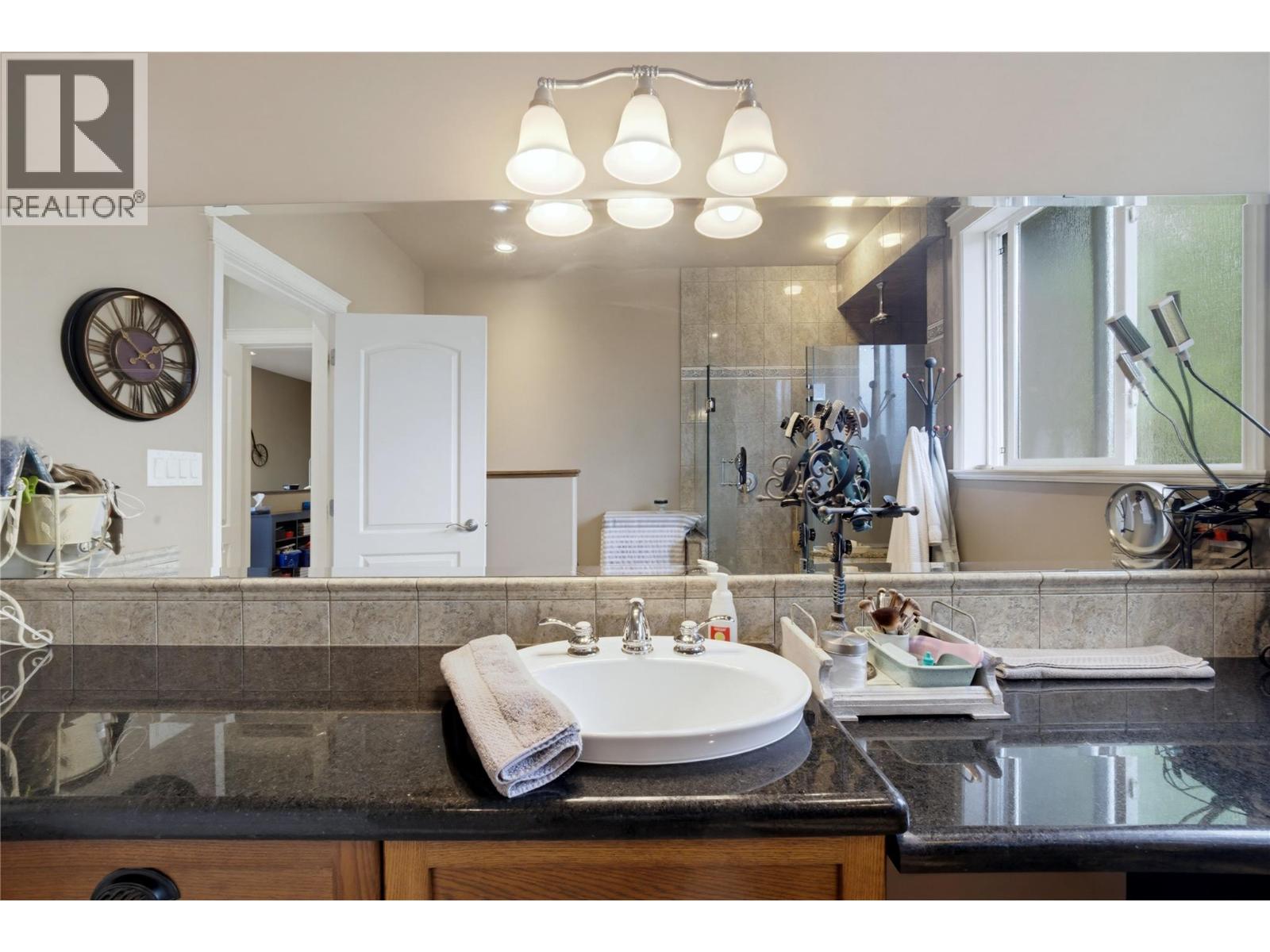 2708 Sunridge Place, Tappen, British Columbia  V0E 2X3 - Photo 30 - 10399675