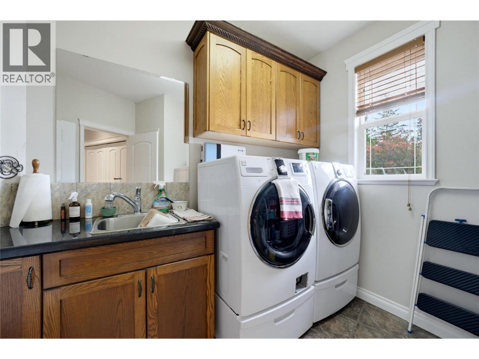 2708 Sunridge Place, Tappen, British Columbia  V0E 2X3 - Photo 37 - 10399675