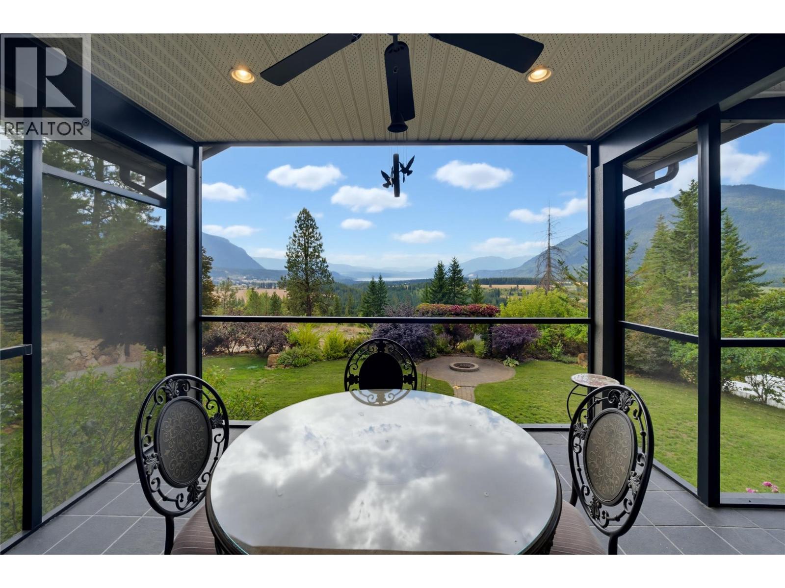2708 Sunridge Place, Tappen, British Columbia  V0E 2X3 - Photo 38 - 10399675