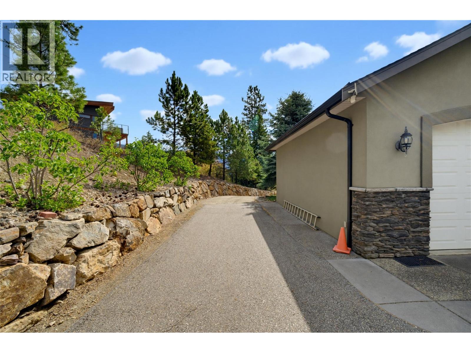 2708 Sunridge Place, Tappen, British Columbia  V0E 2X3 - Photo 68 - 10399675