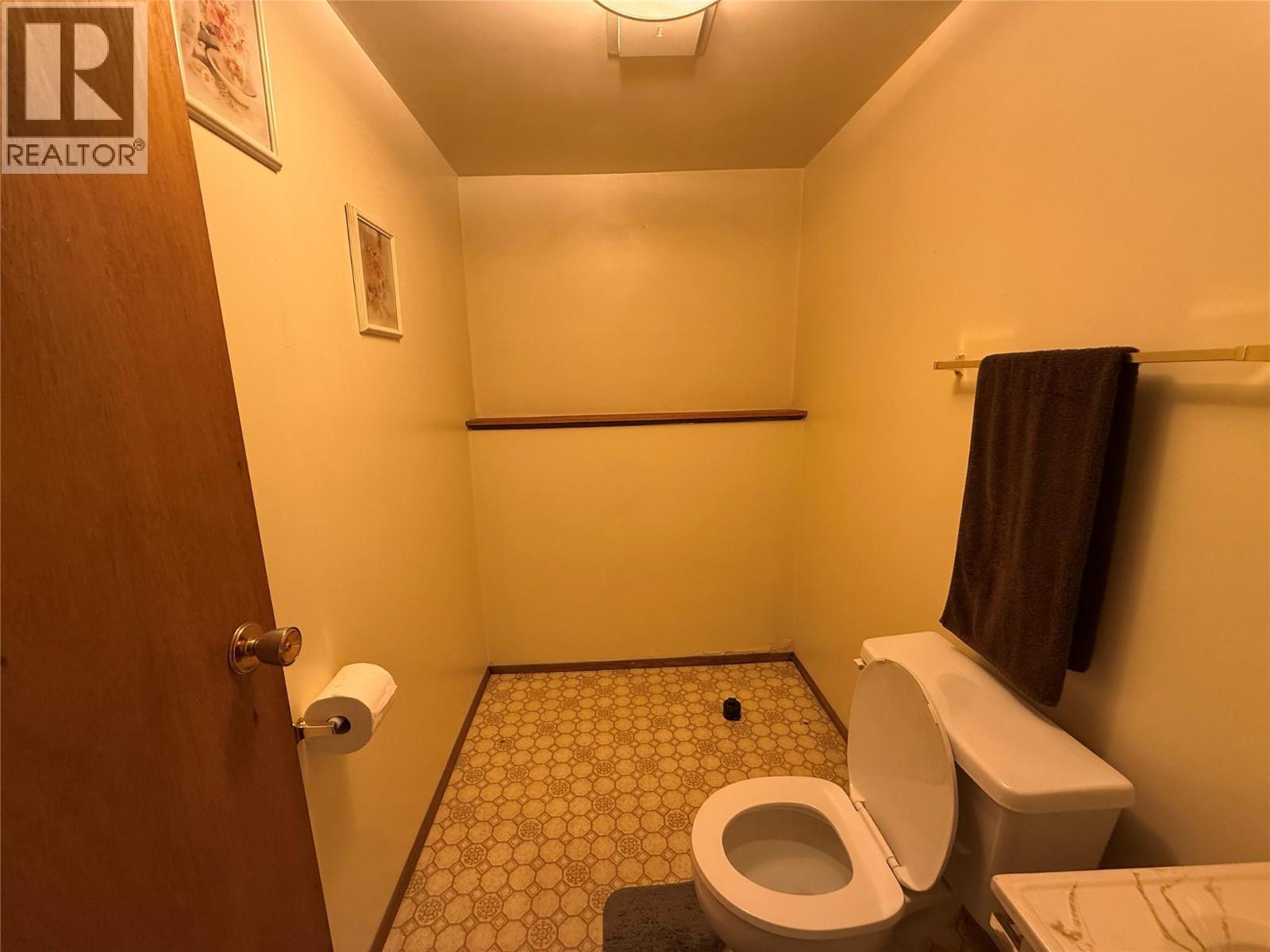 6801 Hillside Drive, Sparwood, British Columbia  V0B 2G3 - Photo 20 - 10400002