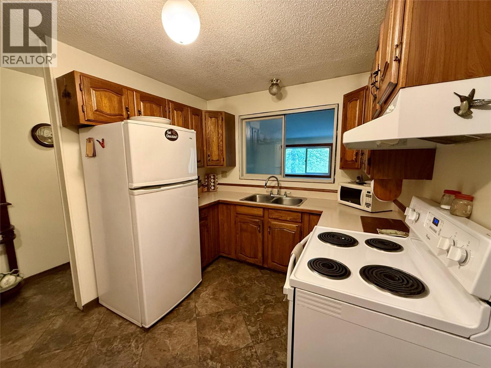 6801 Hillside Drive, Sparwood, British Columbia  V0B 2G3 - Photo 9 - 10400002
