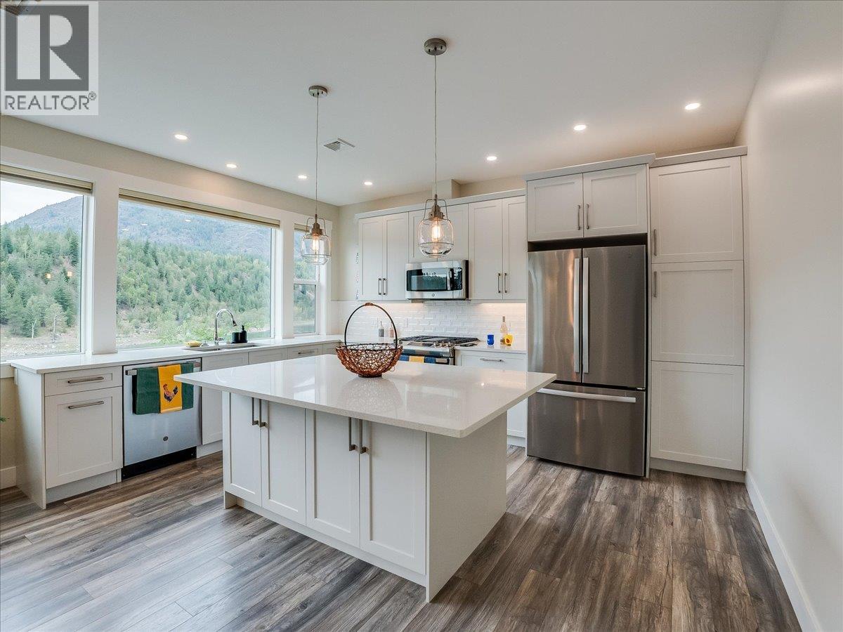 8305 Old Waneta Road, Trail, British Columbia  V1R 4W9 - Photo 10 - 10400044
