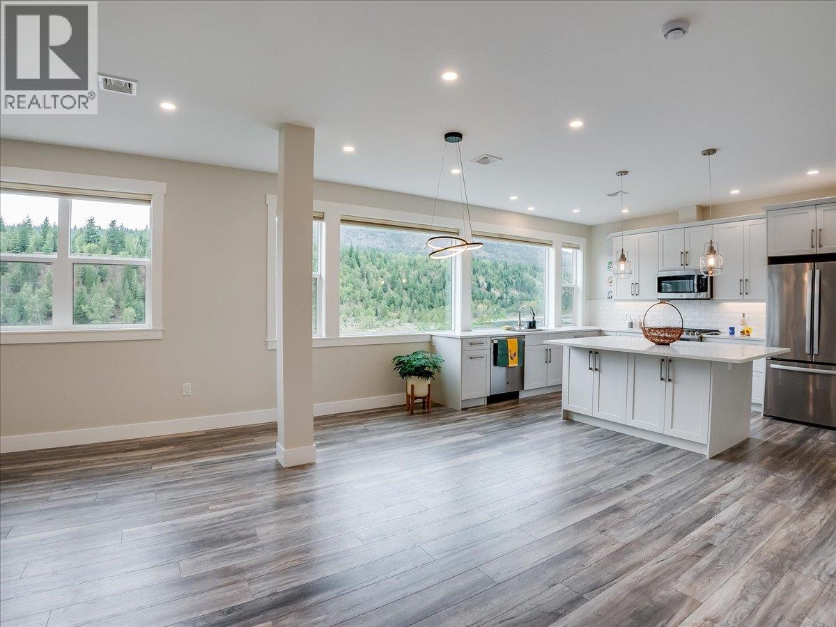8305 Old Waneta Road, Trail, British Columbia  V1R 4W9 - Photo 8 - 10400044