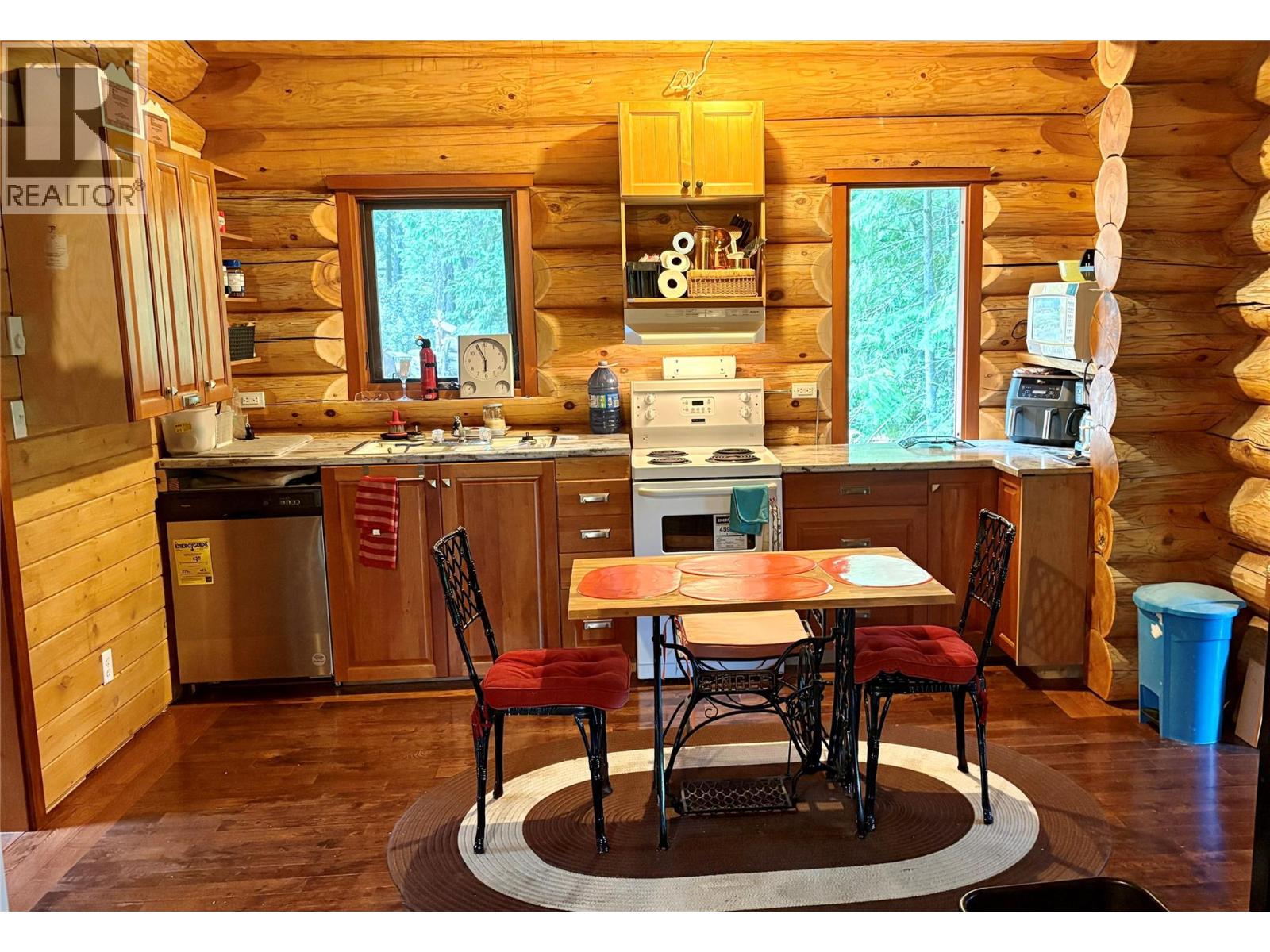 879 Lewis Road, Harrop, British Columbia  V1L 6P7 - Photo 4 - 10399884