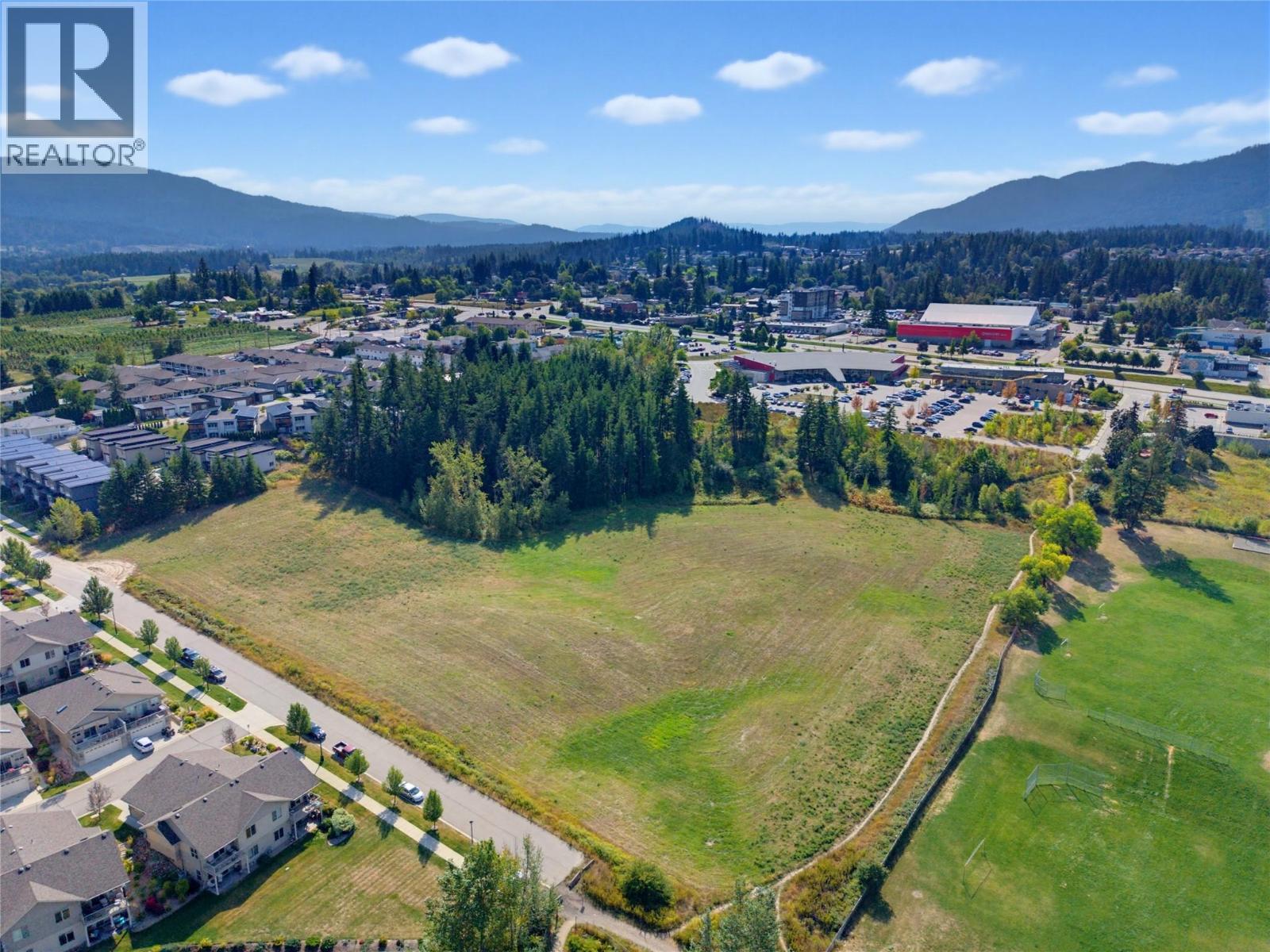 2690 & 2580 15 Avenue Ne, Salmon Arm, British Columbia  V1E 2B6 - Photo 1 - 10399070