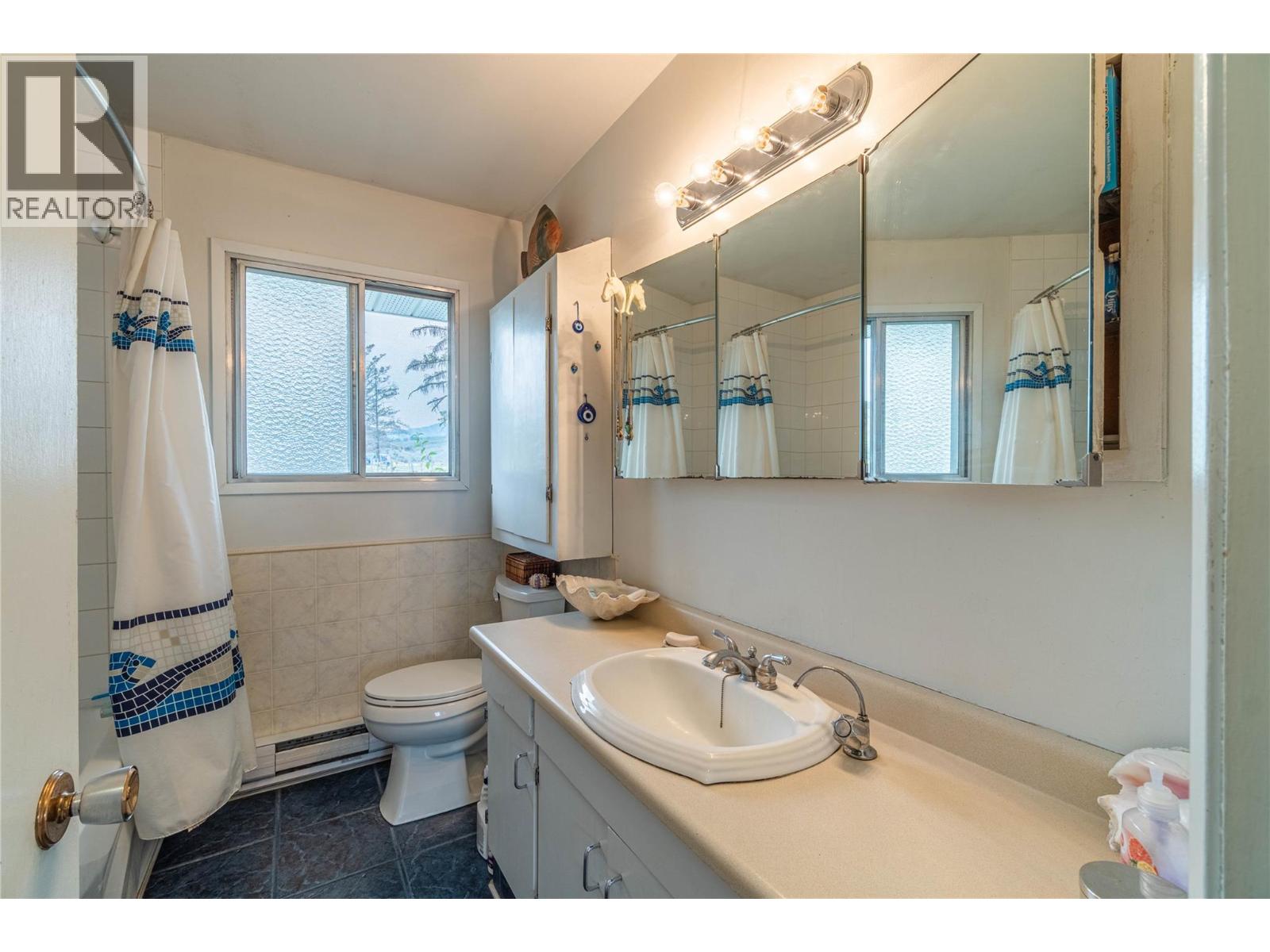 6009 West Trans Canada Highway, Kamloops, British Columbia  V1S 2A2 - Photo 13 - 10399564