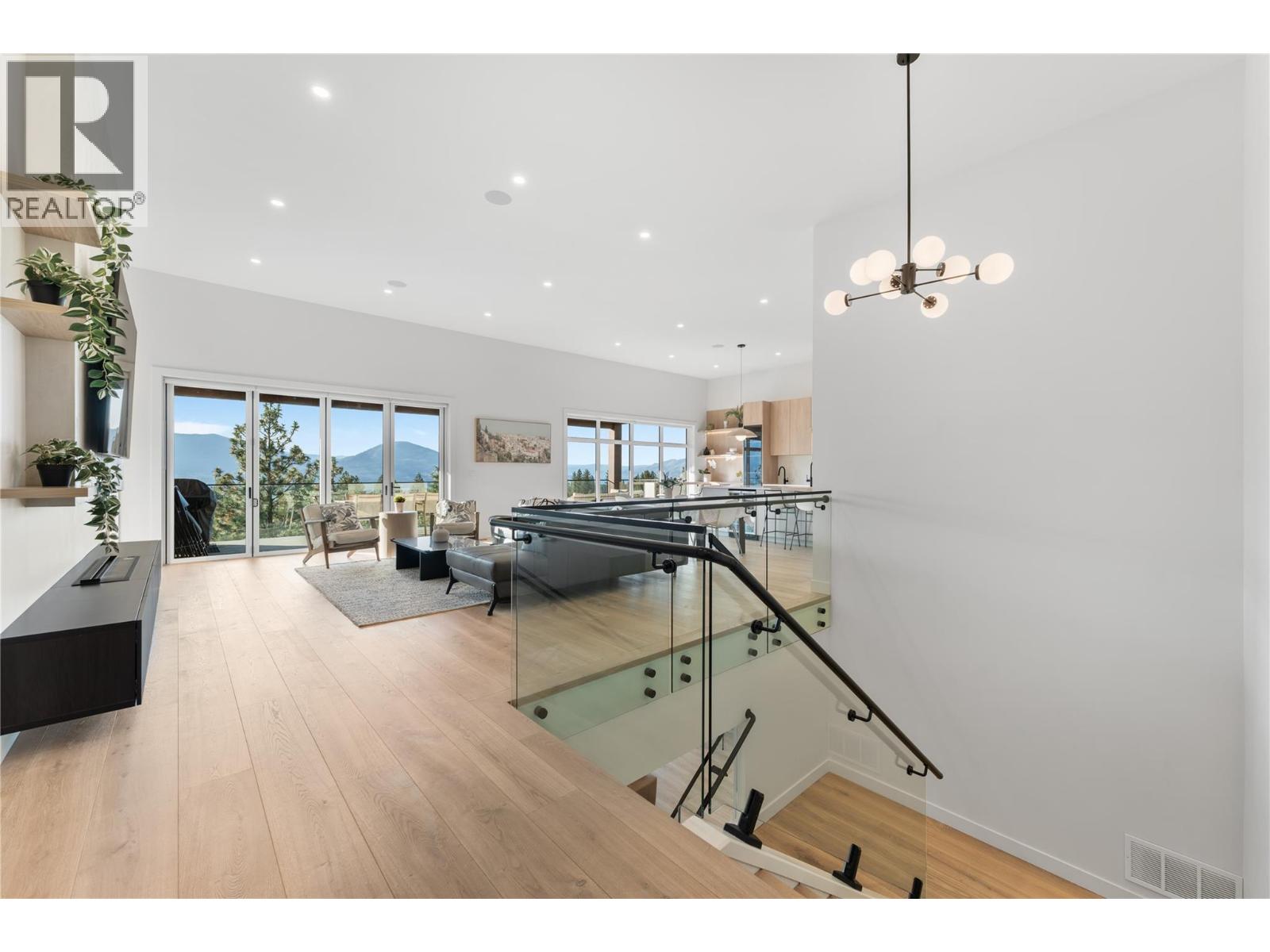 2703 Hawthorn Drive, Penticton, British Columbia  V2A 9A9 - Photo 10 - 10398865