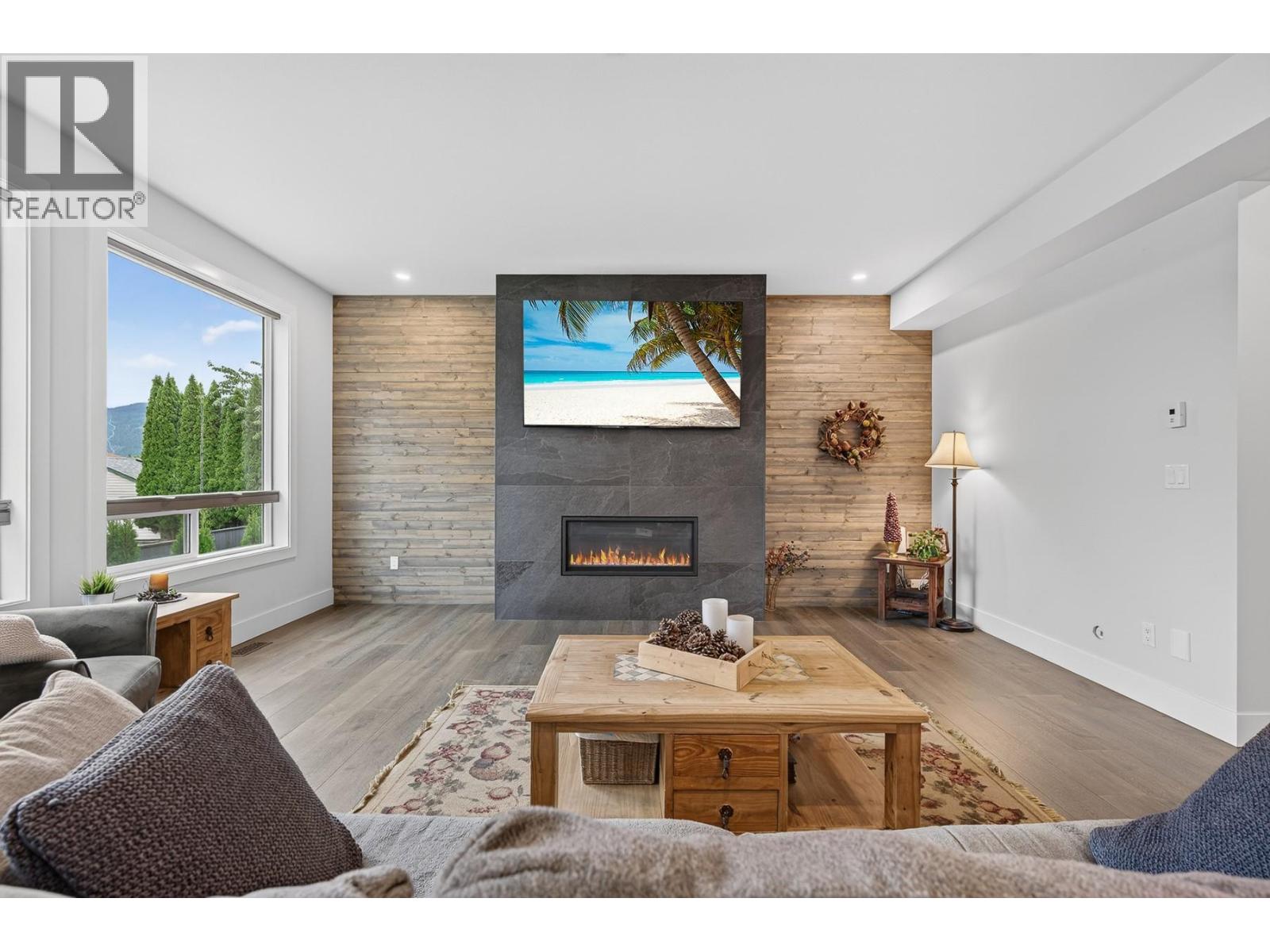 2291 4b Avenue Se, Salmon Arm, British Columbia  V1E 1K9 - Photo 7 - 10398785
