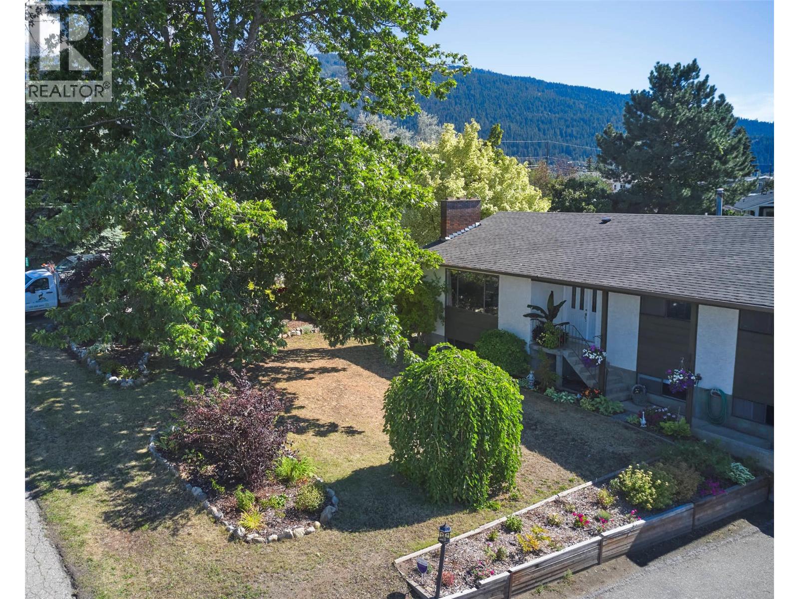5894 Dedecker West Road, Vernon, British Columbia  V1B 3P9 - Photo 2 - 10399761