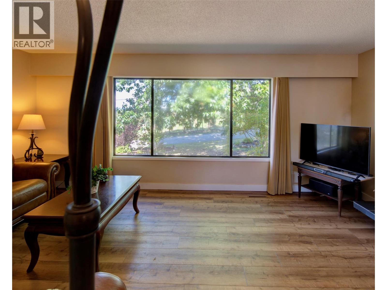 5894 Dedecker West Road, Vernon, British Columbia  V1B 3P9 - Photo 6 - 10399761