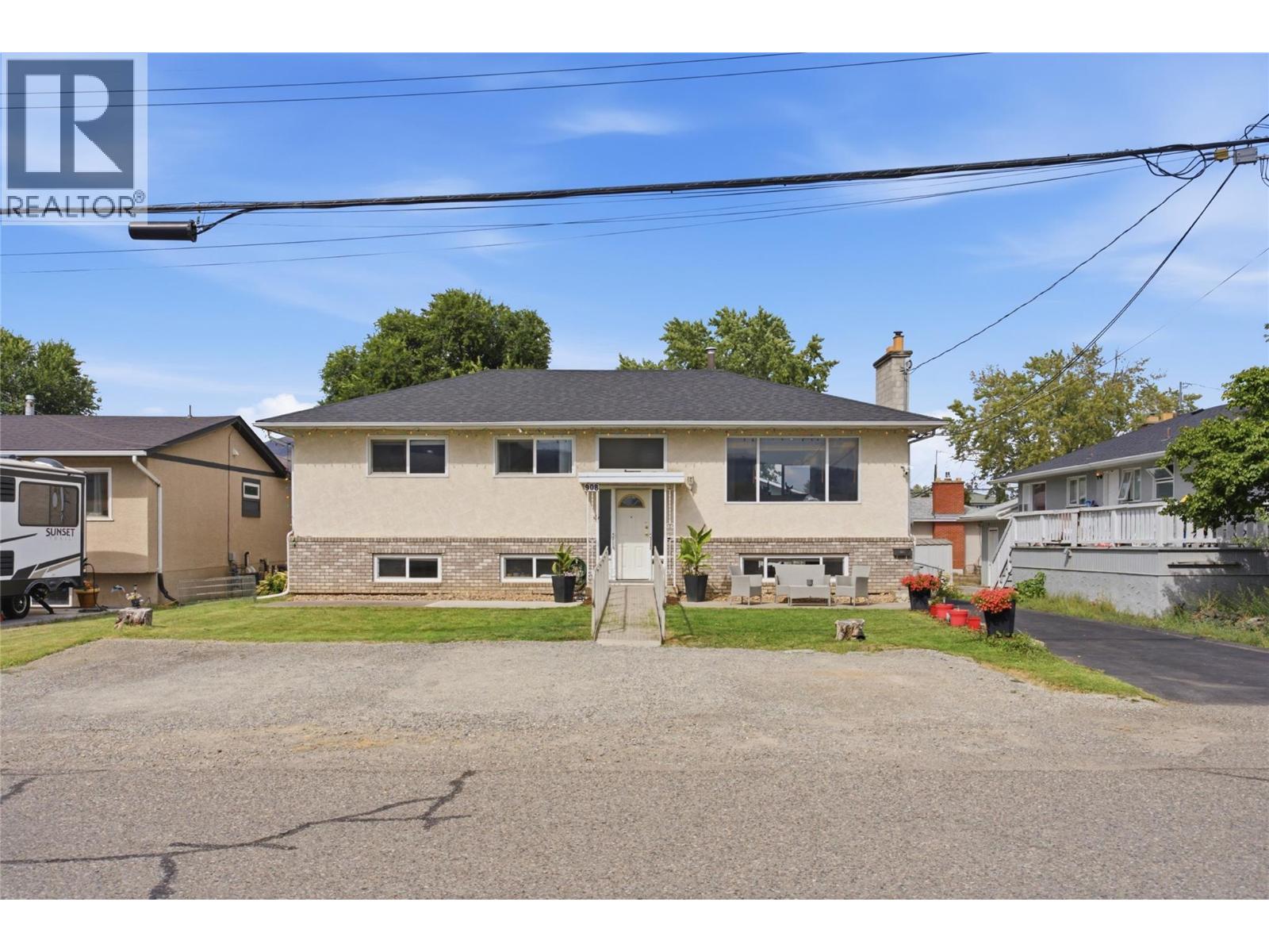 908 Renfrew Avenue, Kamloops, British Columbia  V2B 3X5 - Photo 1 - 10399760