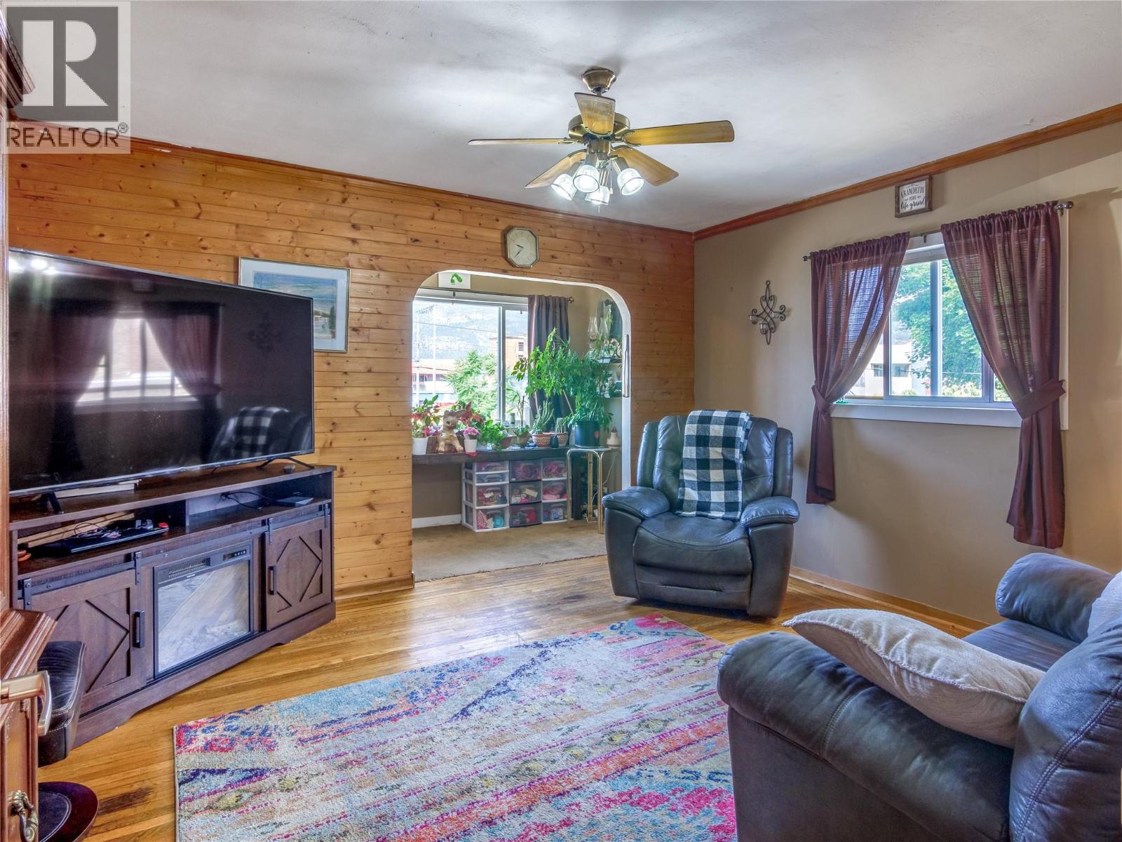 662 Ellis Street, Penticton, British Columbia  V2A 4M6 - Photo 2 - 10399732