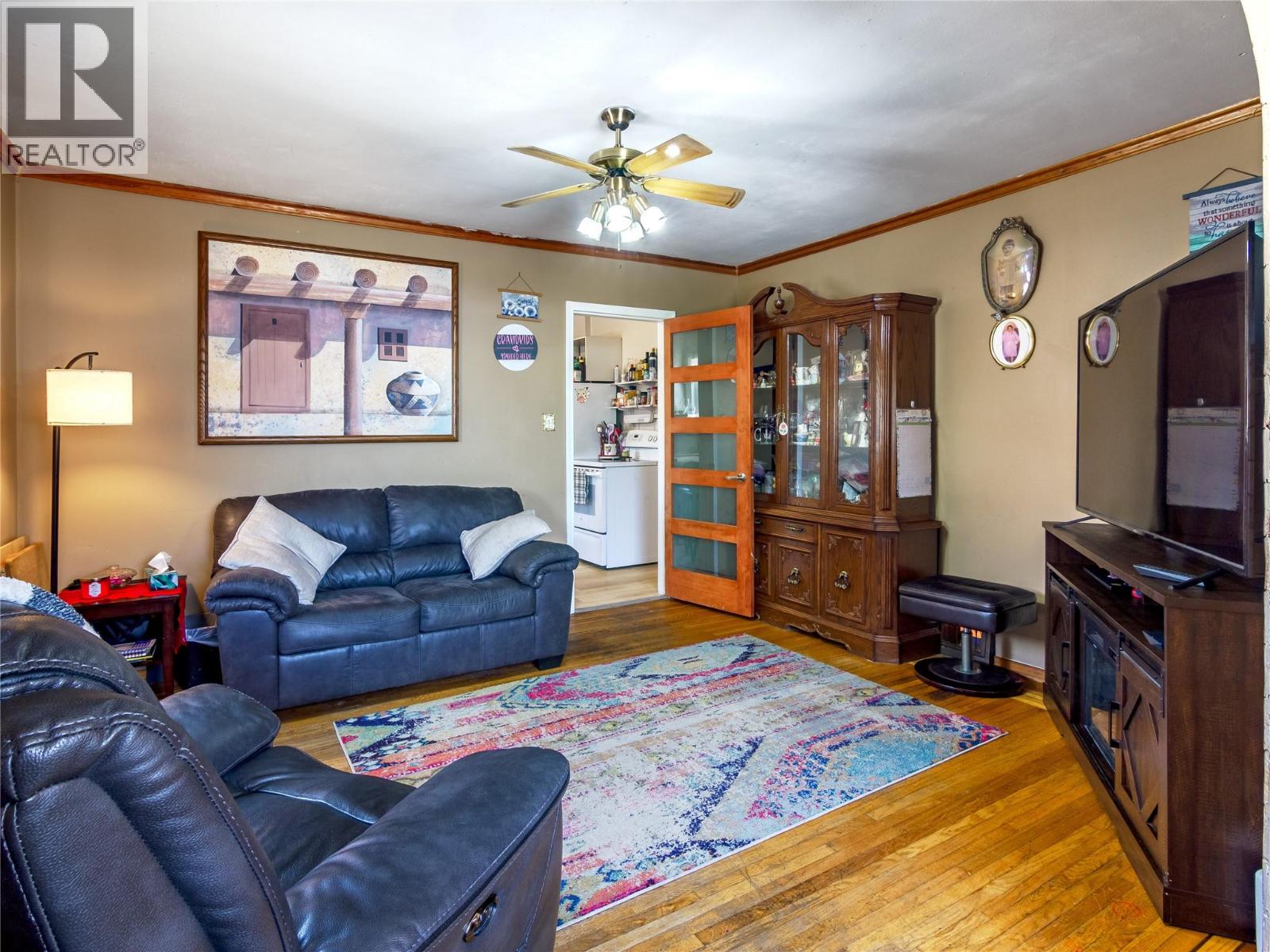 662 Ellis Street, Penticton, British Columbia  V2A 4M6 - Photo 3 - 10399732