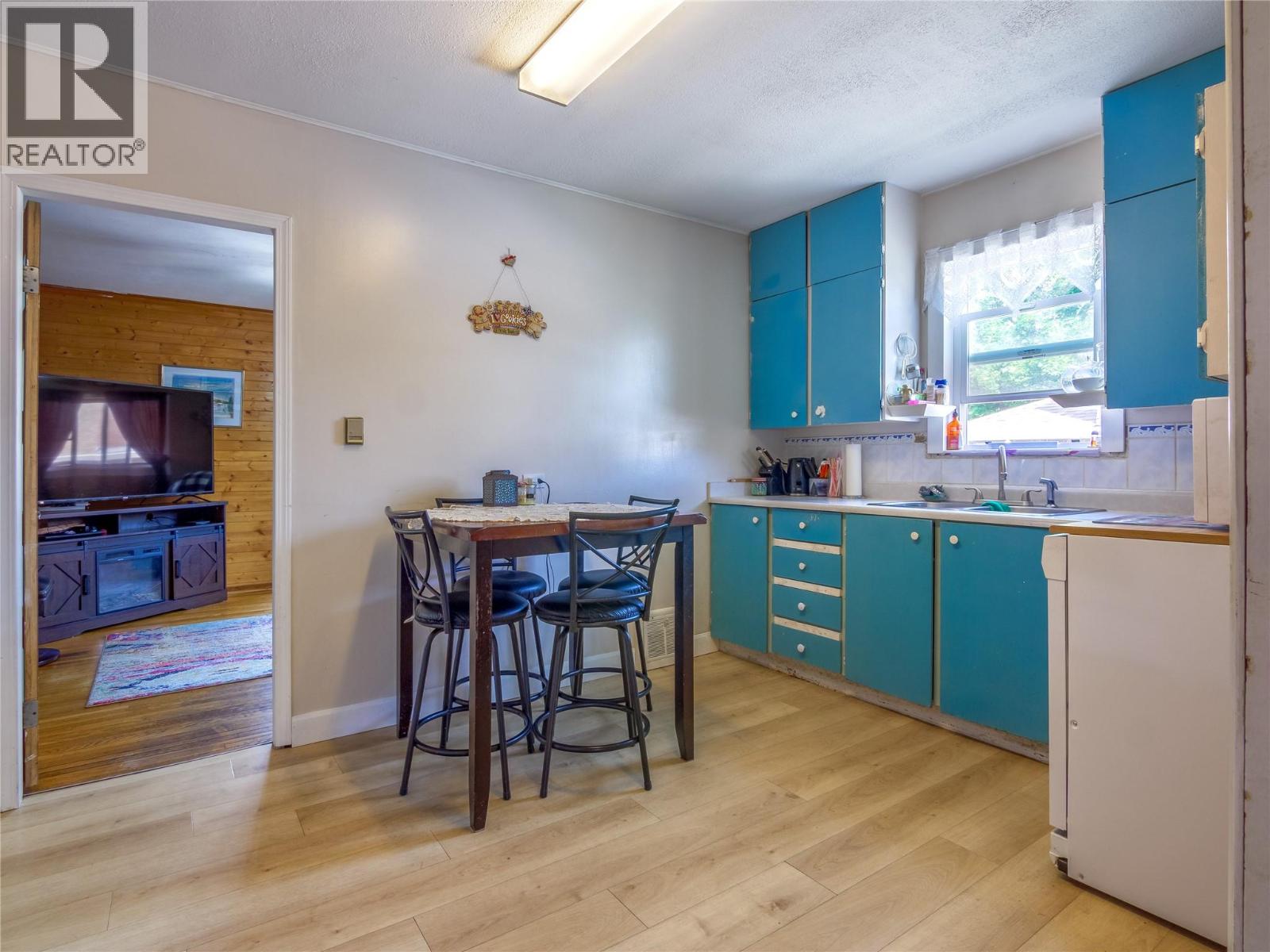 662 Ellis Street, Penticton, British Columbia  V2A 4M6 - Photo 4 - 10399732