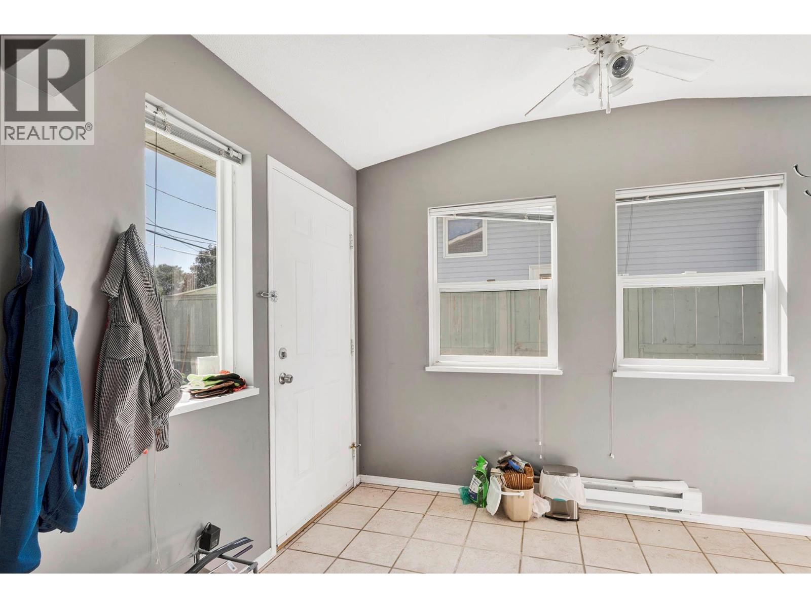 1088 Windbreak Street, Kamloops, British Columbia  V2B 5P9 - Photo 4 - 10399893