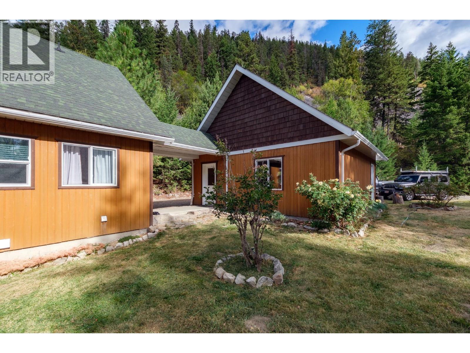 1249 Creighton Valley Road, Lumby, British Columbia  V0E 2G1 - Photo 2 - 10400014