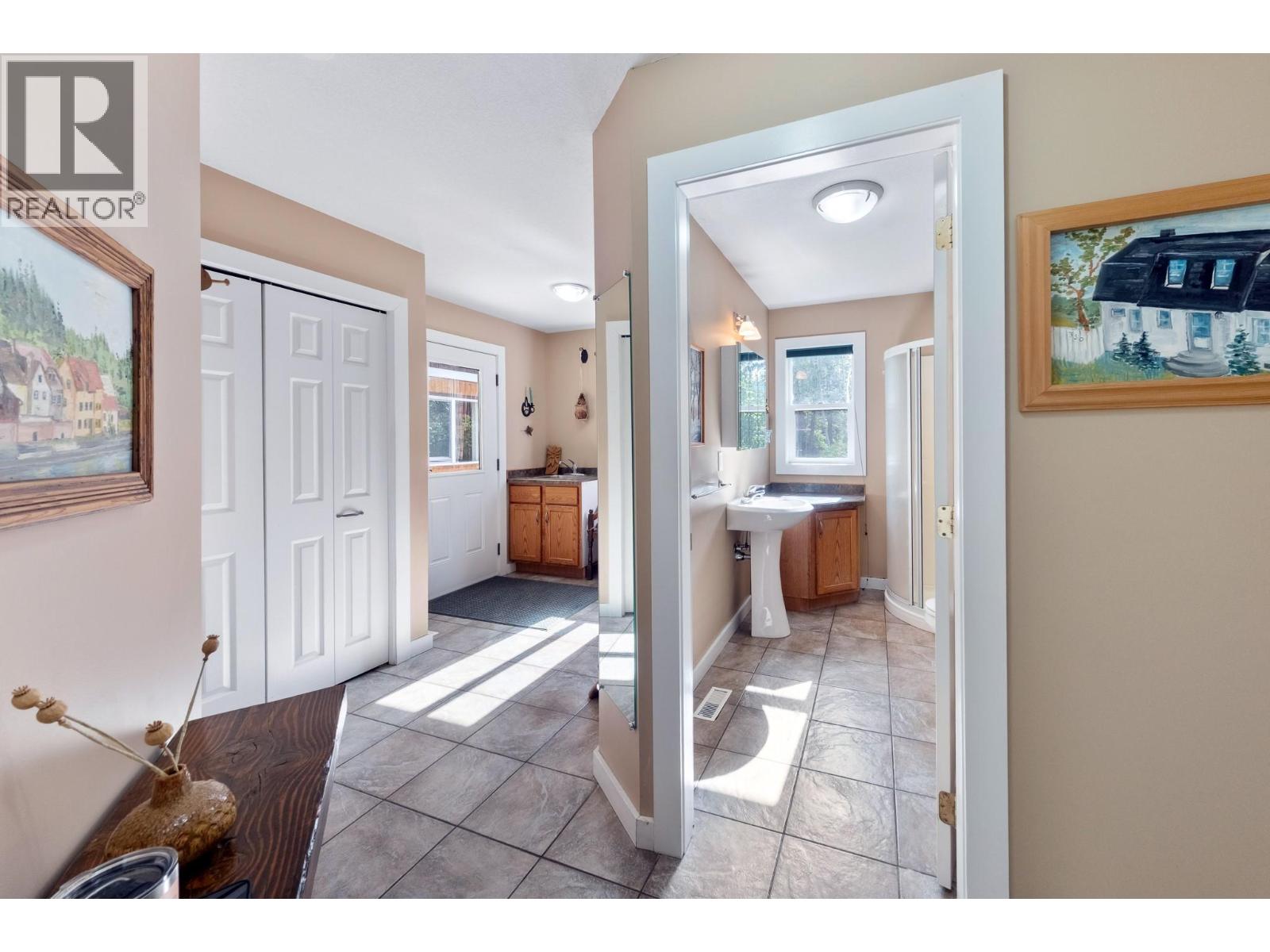 1249 Creighton Valley Road, Lumby, British Columbia  V0E 2G1 - Photo 9 - 10400014