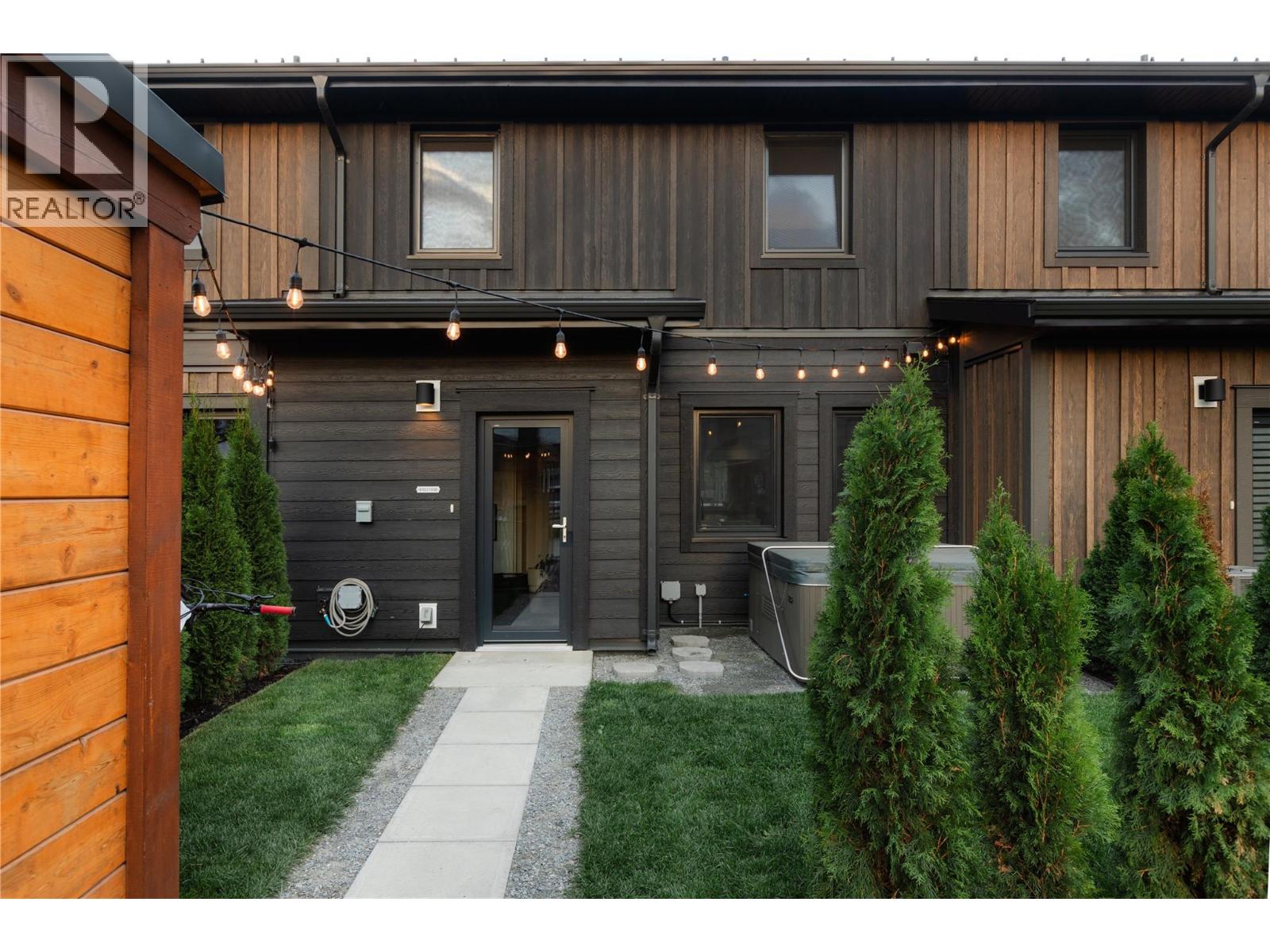 1037 Keystone Crescent, Revelstoke, British Columbia  V0E 2S1 - Photo 4 - 10398685