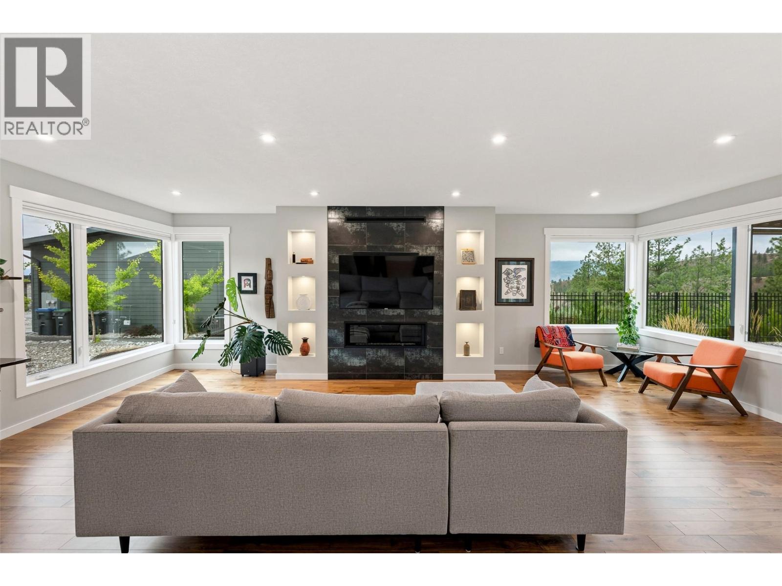 1033 Antler Drive, Penticton, British Columbia  V2A 0C8 - Photo 4 - 10400179