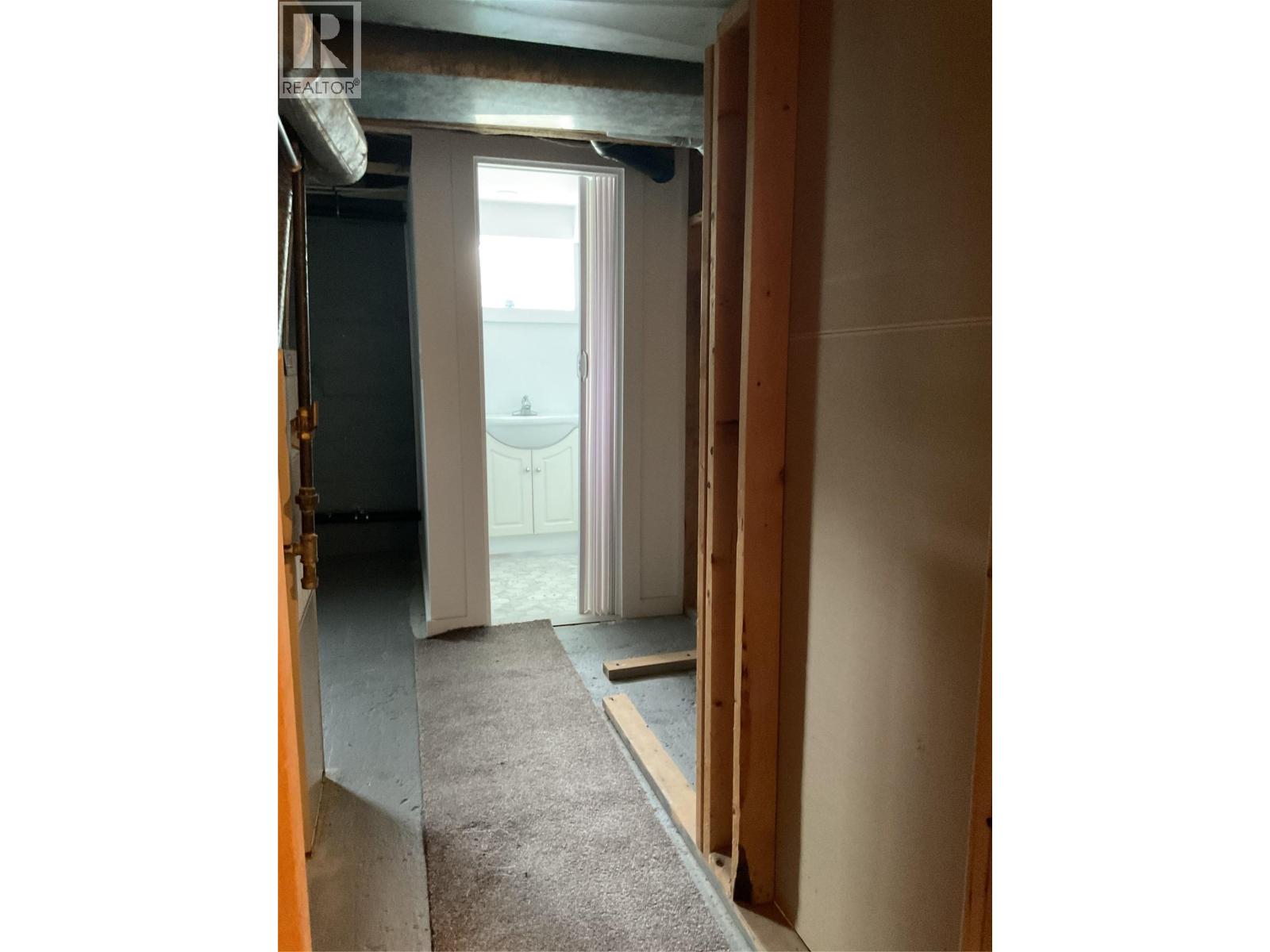 4213 Casino Road, Trail, British Columbia  V1R 4X3 - Photo 17 - 10400068