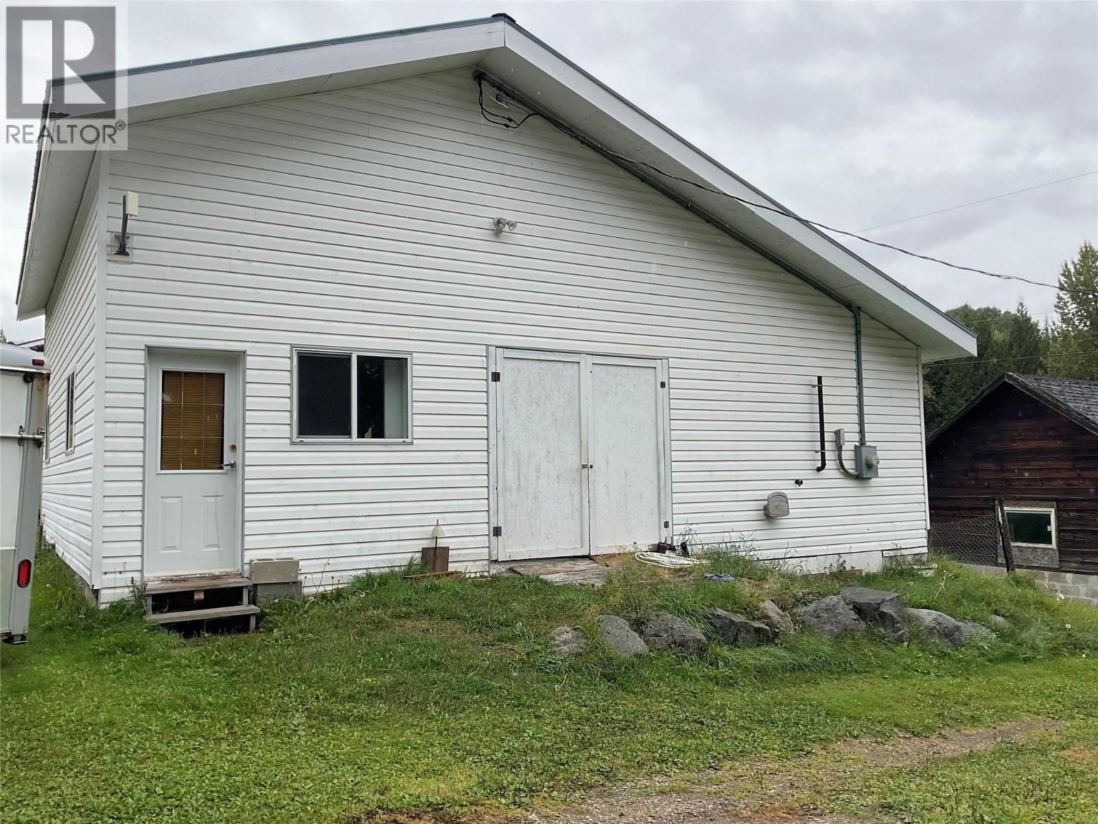 4213 Casino Road, Trail, British Columbia  V1R 4X3 - Photo 19 - 10400068