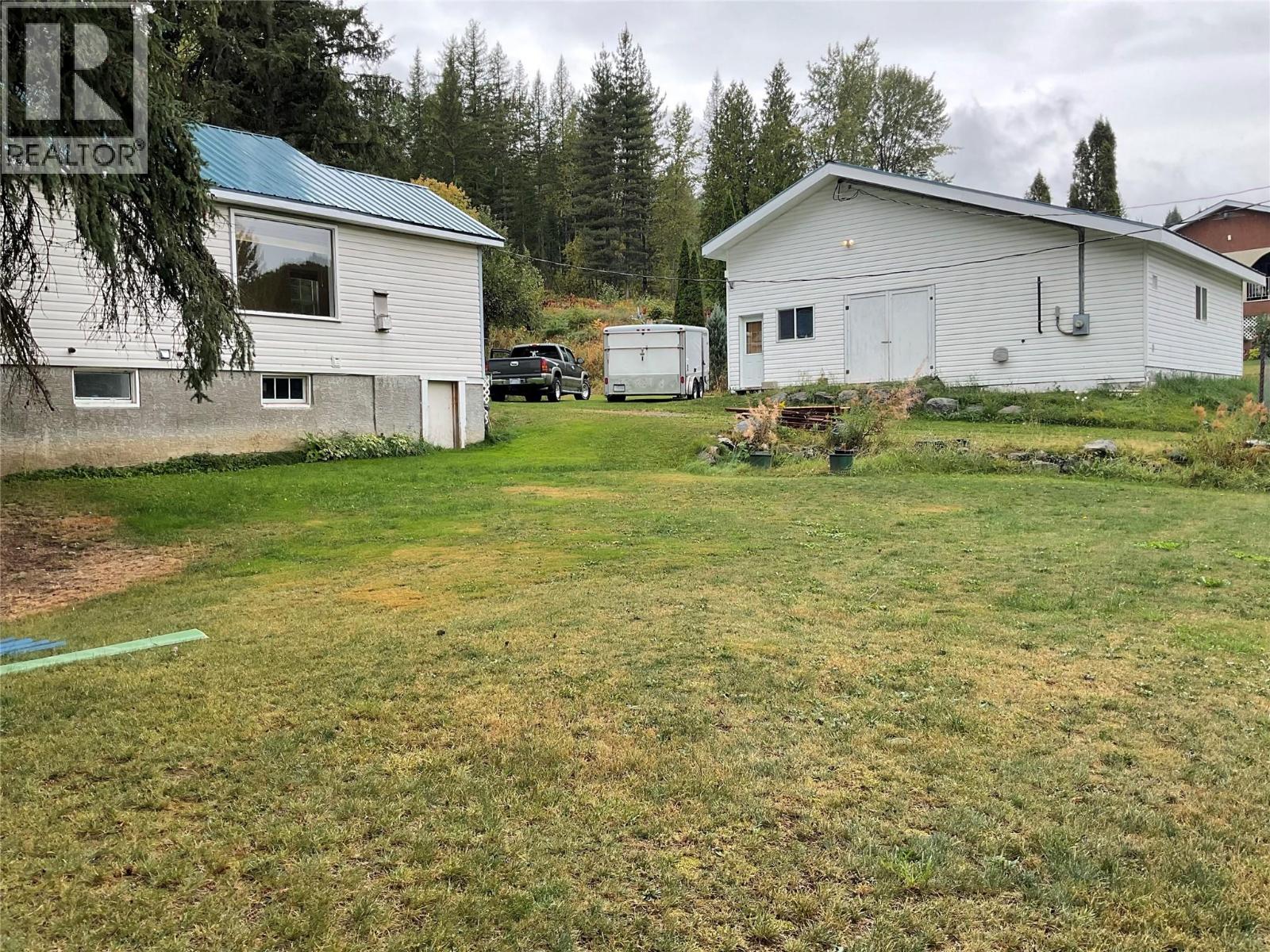 4213 Casino Road, Trail, British Columbia  V1R 4X3 - Photo 2 - 10400068