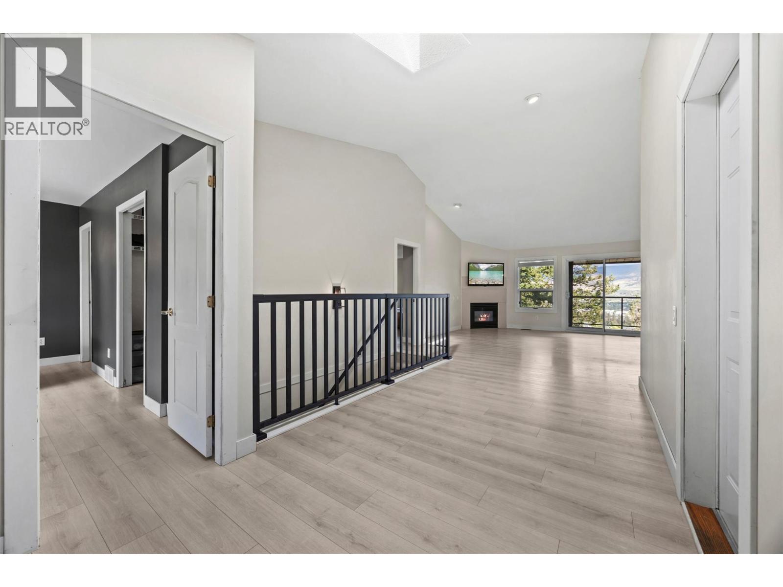 2308 Lillooet Crescent, Kelowna, British Columbia  V1V 1T1 - Photo 4 - 10399935