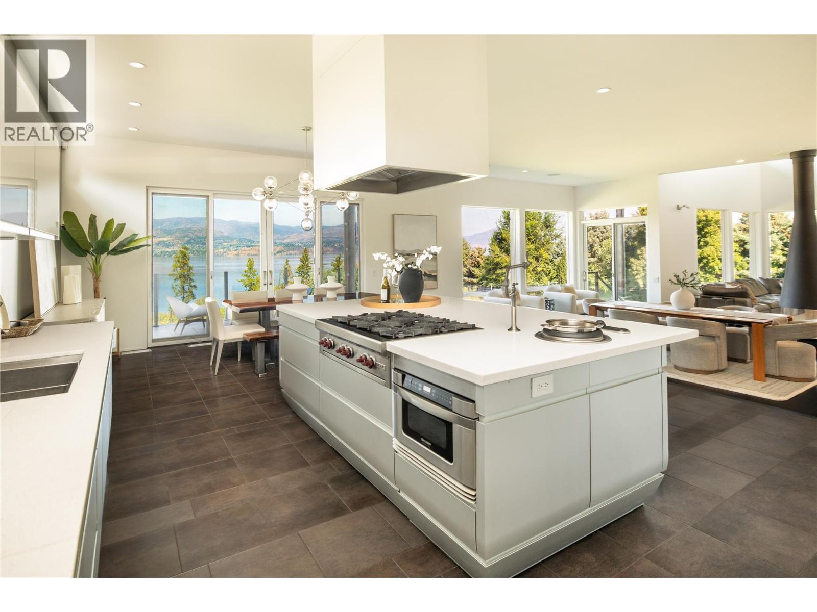 4840 Lakeshore Road, Kelowna, British Columbia  V1W 4H6 - Photo 3 - 10400189