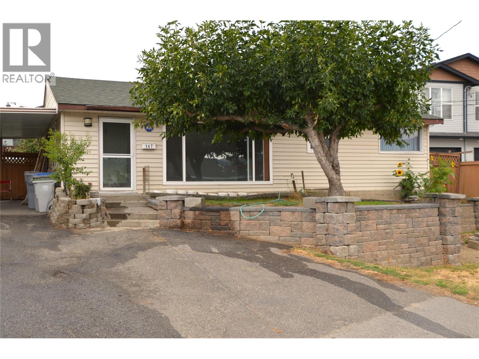 147 Oak Road, Kamloops, British Columbia  V2B 1K7 - Photo 2 - 10400188