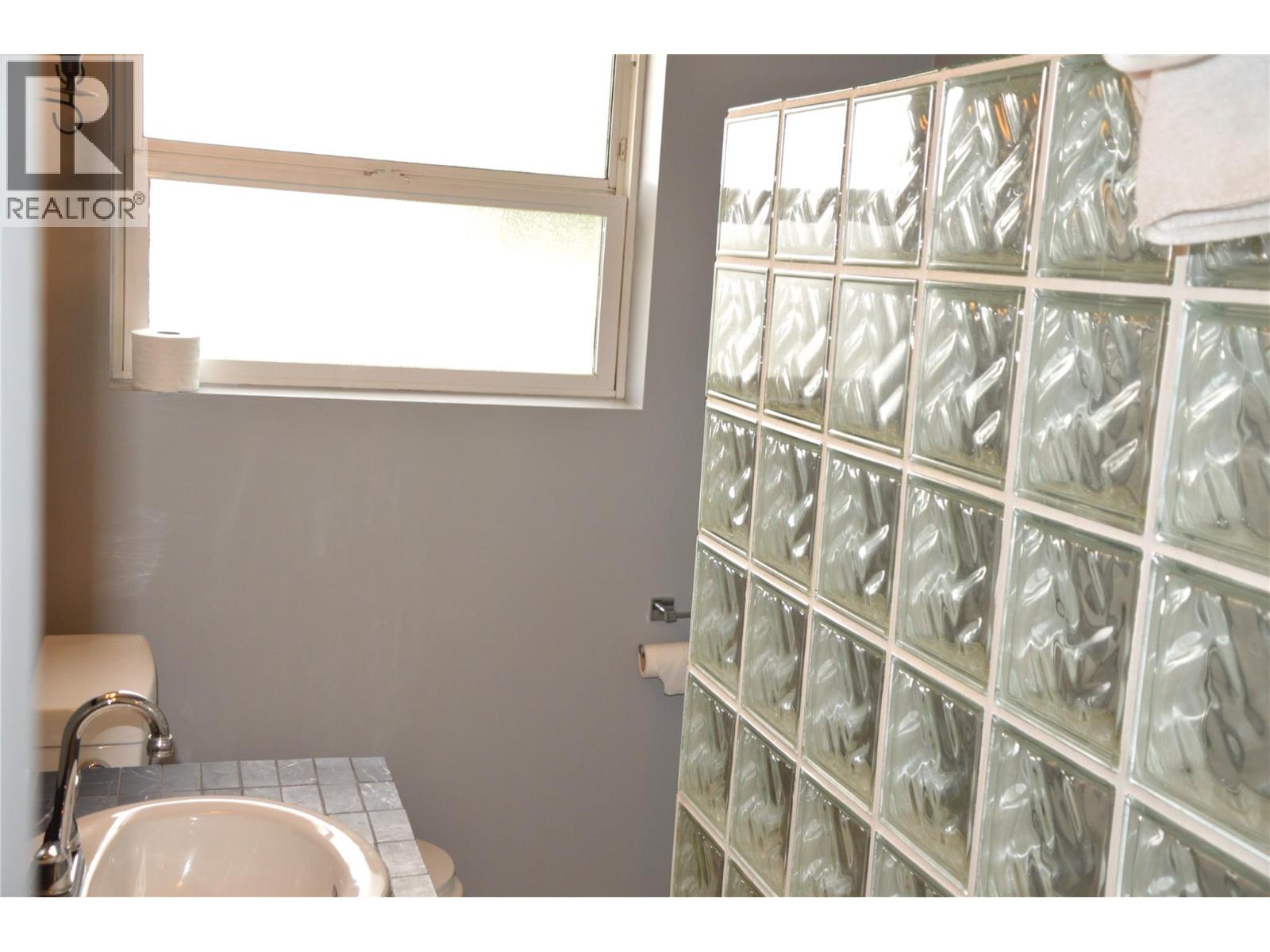 147 Oak Road, Kamloops, British Columbia  V2B 1K7 - Photo 26 - 10400188