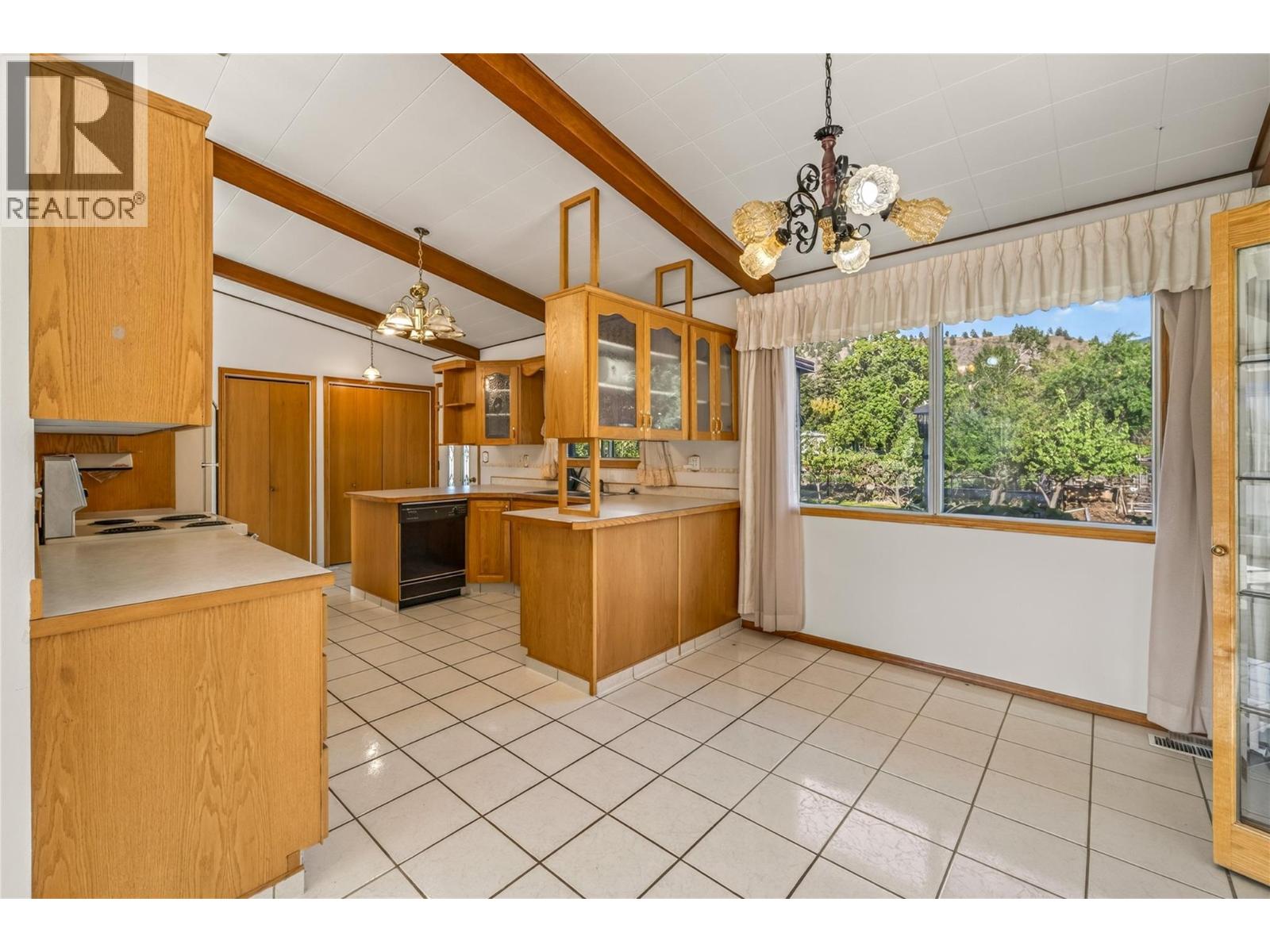 980 Orillia Street, Penticton, British Columbia  V2A 4A6 - Photo 6 - 10400100