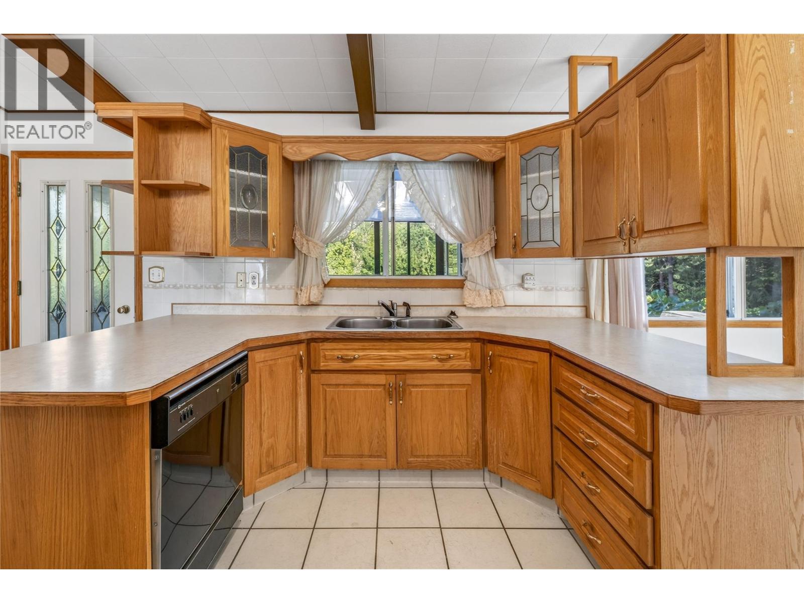 980 Orillia Street, Penticton, British Columbia  V2A 4A6 - Photo 8 - 10400100