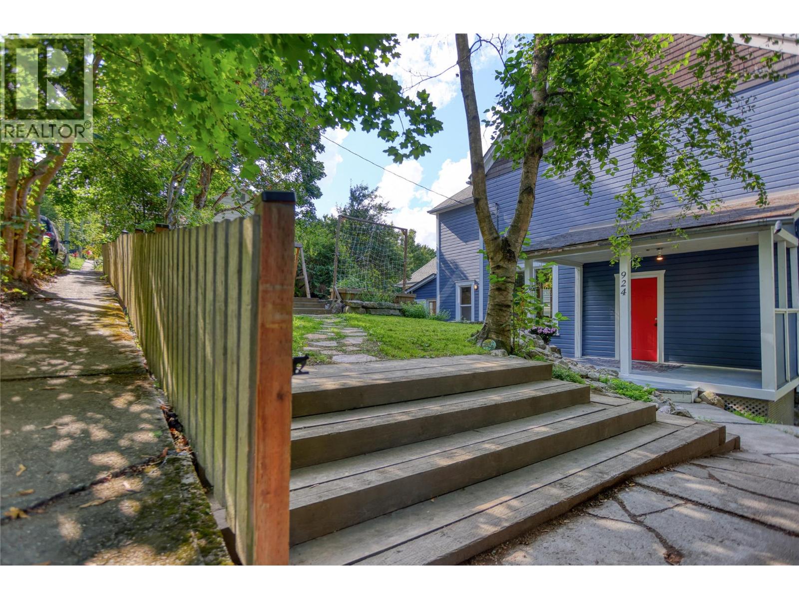 924 Front Street, Nelson, British Columbia  V1L 4C2 - Photo 1 - 10400171
