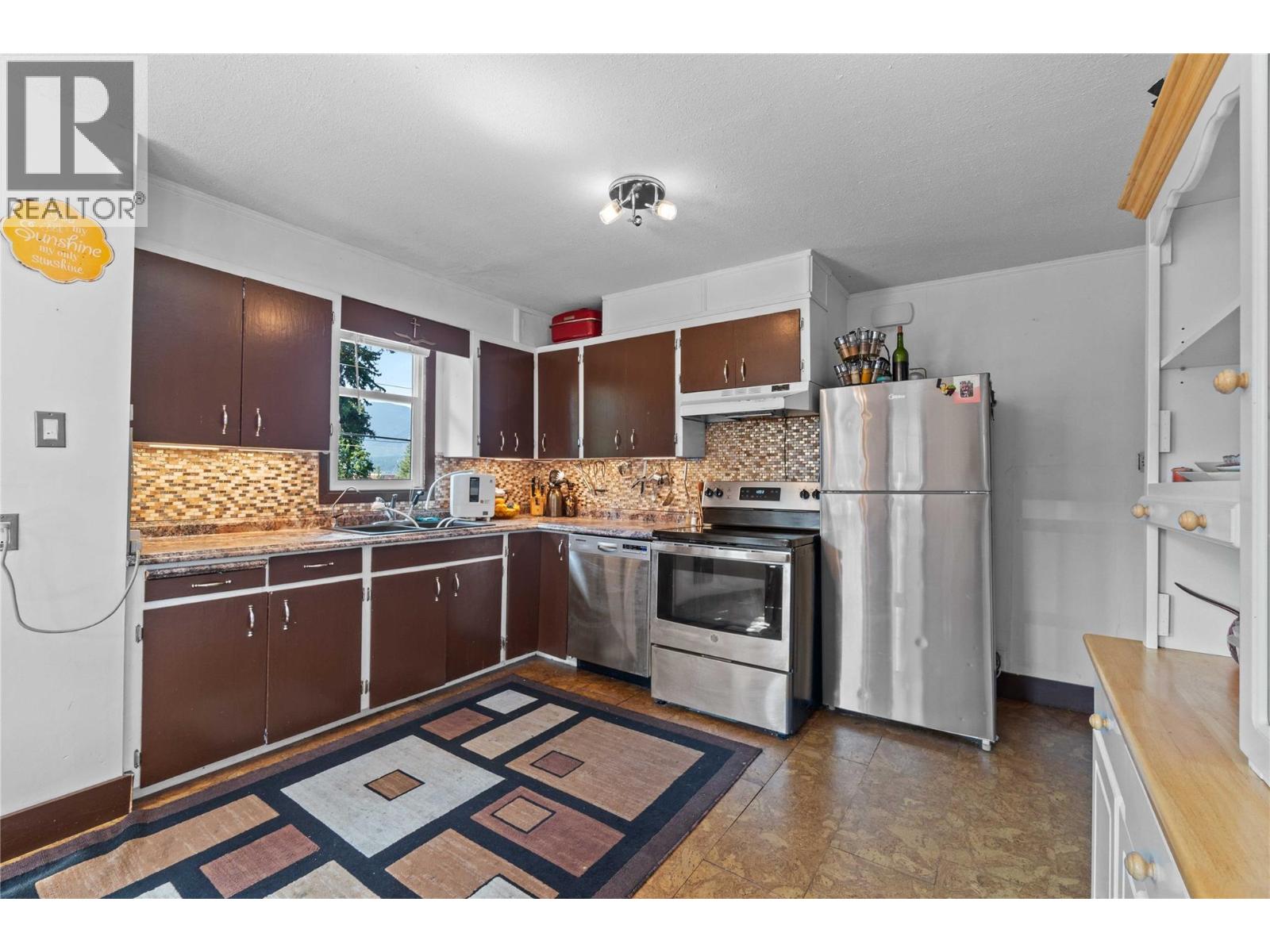 730 9 Avenue Ne, Salmon Arm, British Columbia  V1E 4A1 - Photo 21 - 10400080