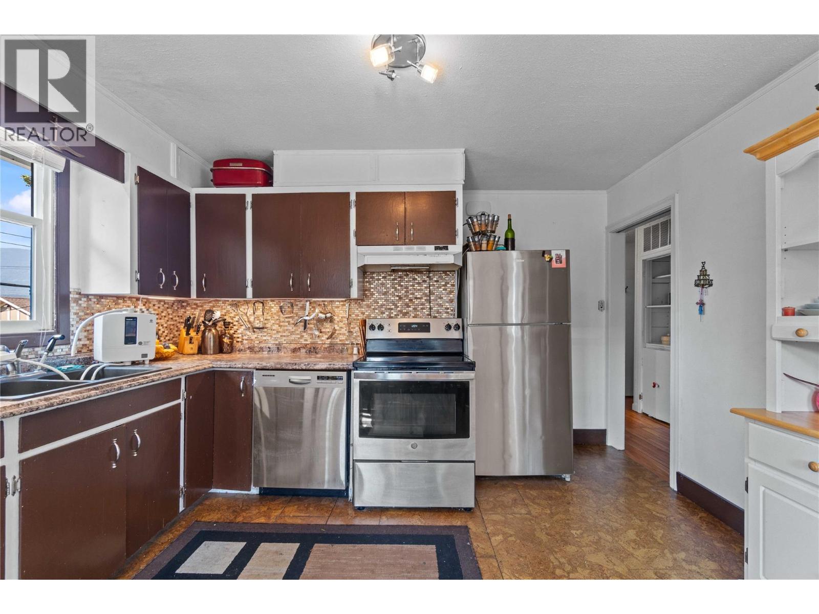 730 9 Avenue Ne, Salmon Arm, British Columbia  V1E 4A1 - Photo 22 - 10400080