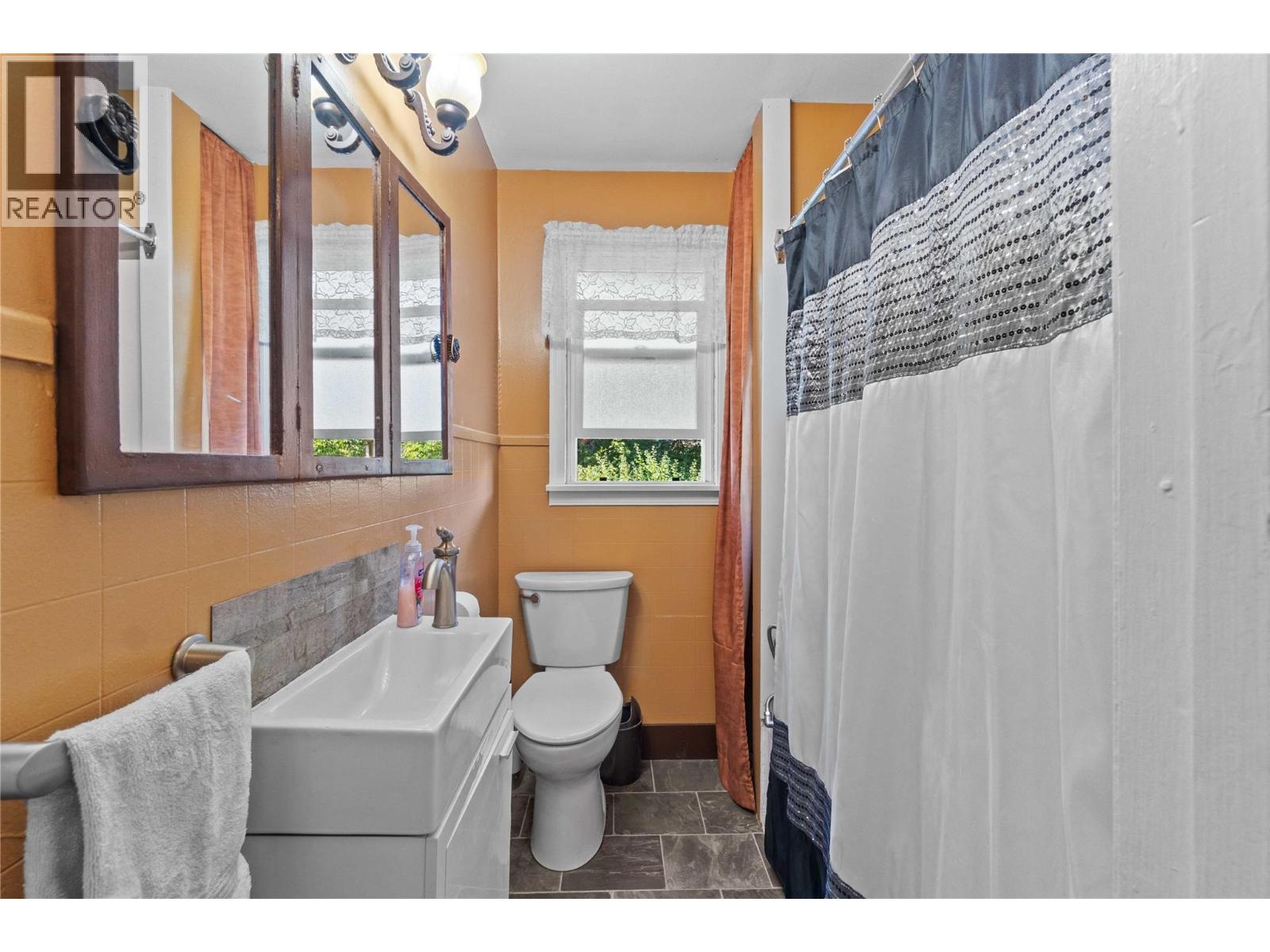 730 9 Avenue Ne, Salmon Arm, British Columbia  V1E 4A1 - Photo 30 - 10400080