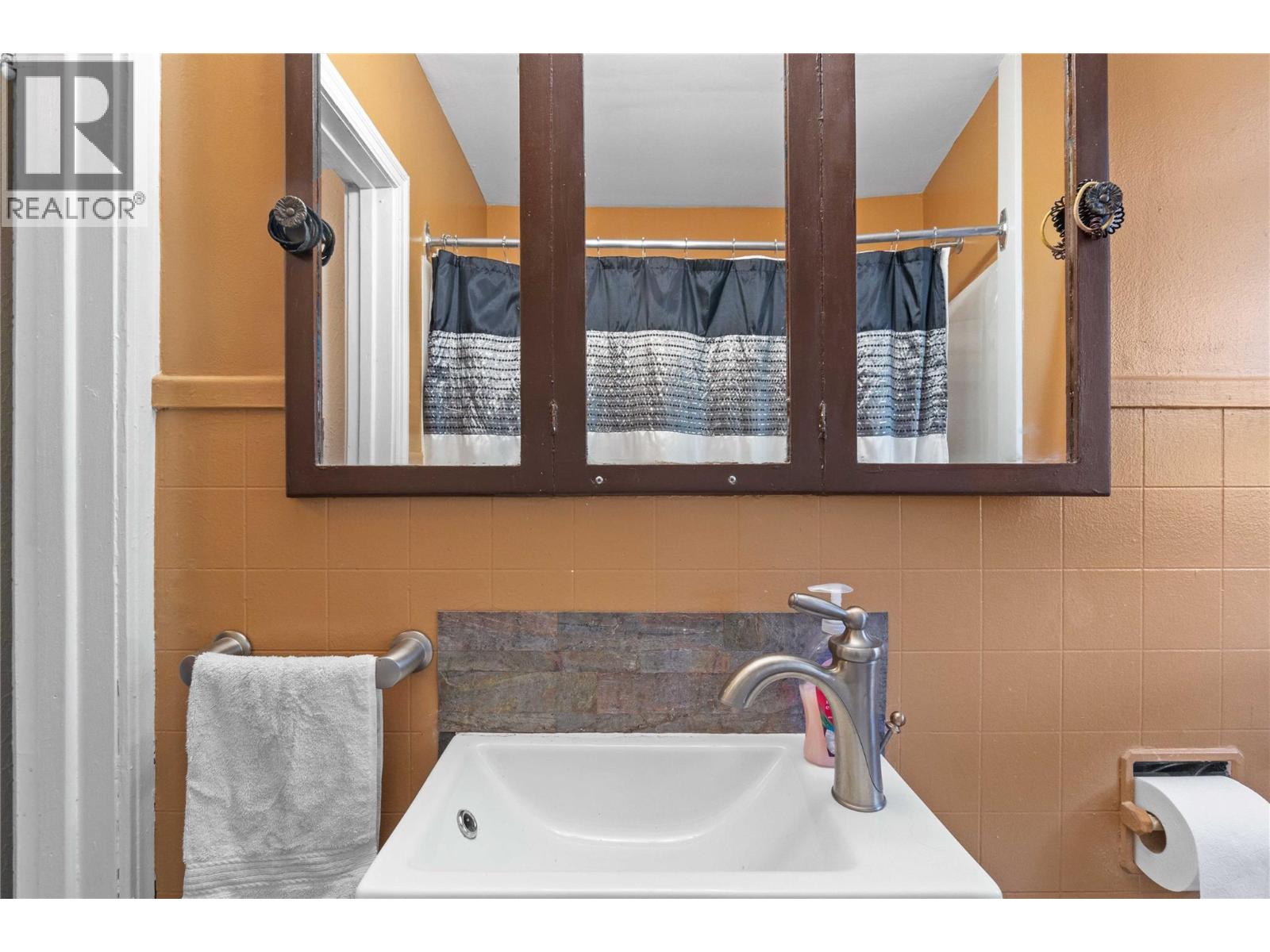 730 9 Avenue Ne, Salmon Arm, British Columbia  V1E 4A1 - Photo 31 - 10400080