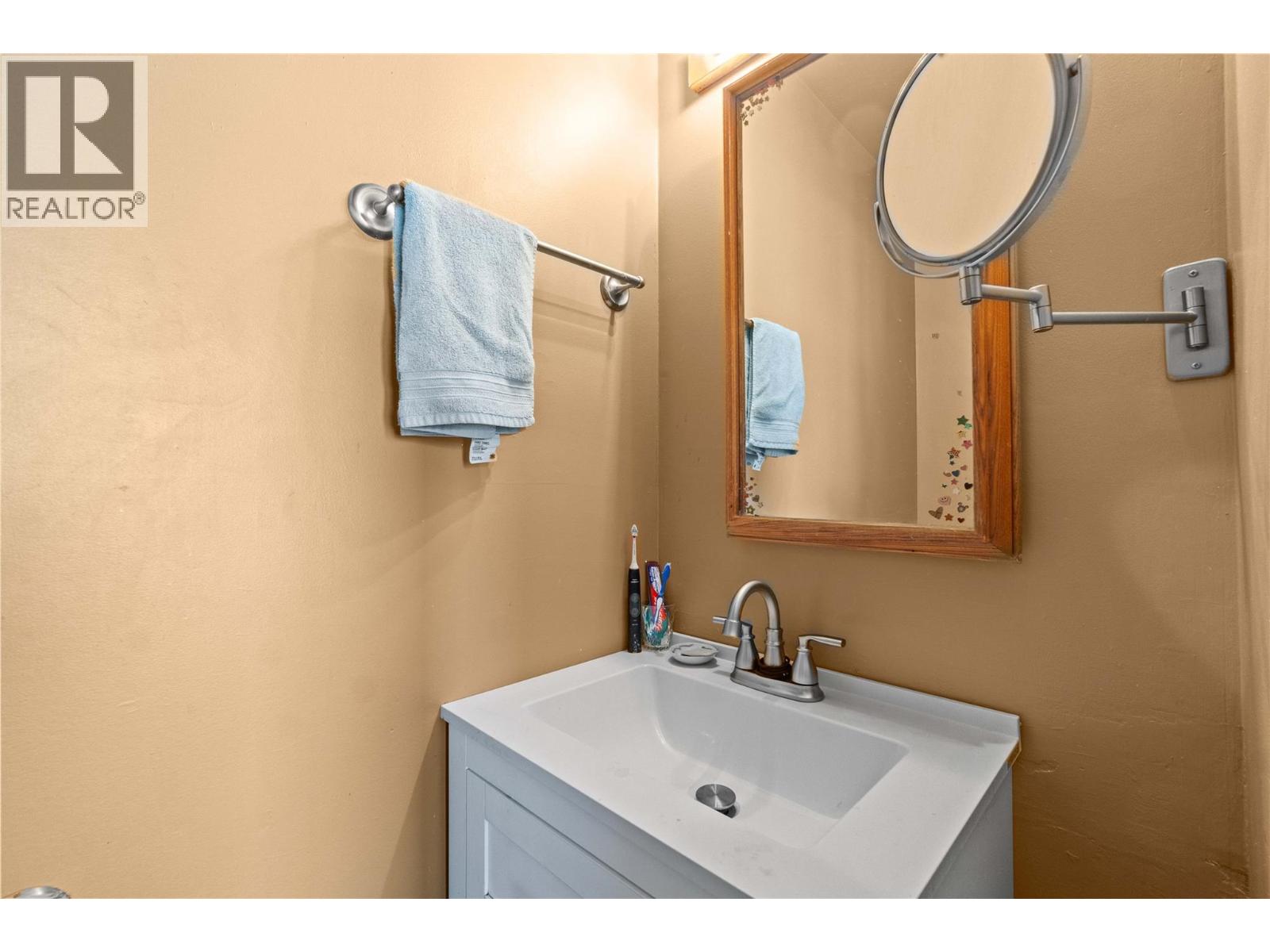 730 9 Avenue Ne, Salmon Arm, British Columbia  V1E 4A1 - Photo 33 - 10400080