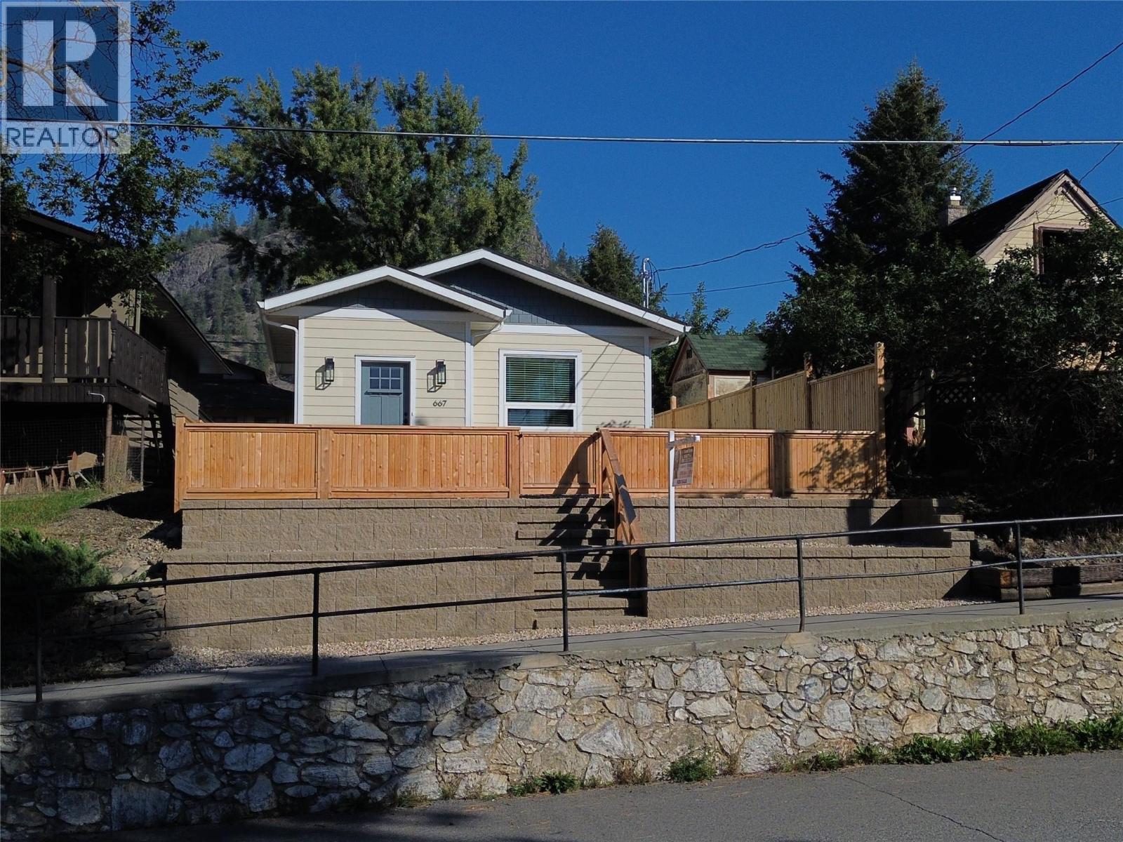 667 72nd Avenue, Grand Forks, British Columbia  V0H 1H0 - Photo 2 - 10399984