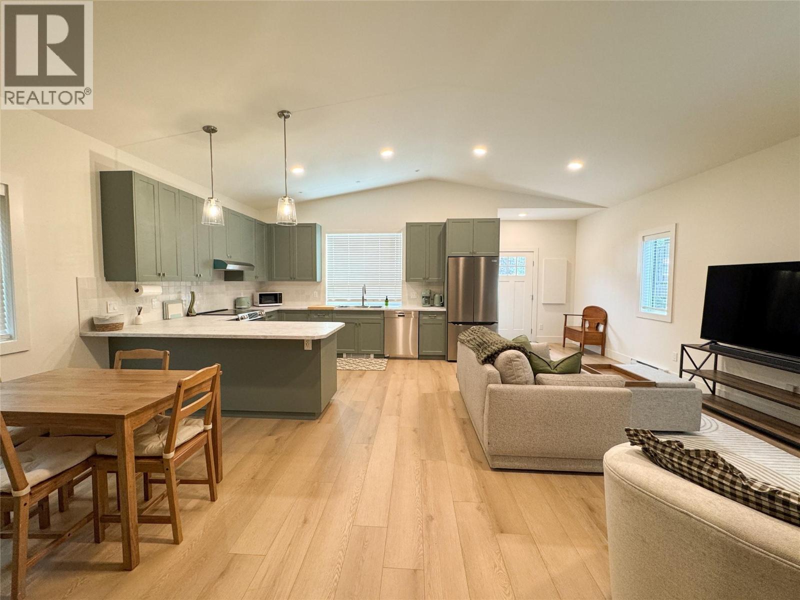 667 72nd Avenue, Grand Forks, British Columbia  V0H 1H0 - Photo 21 - 10399984