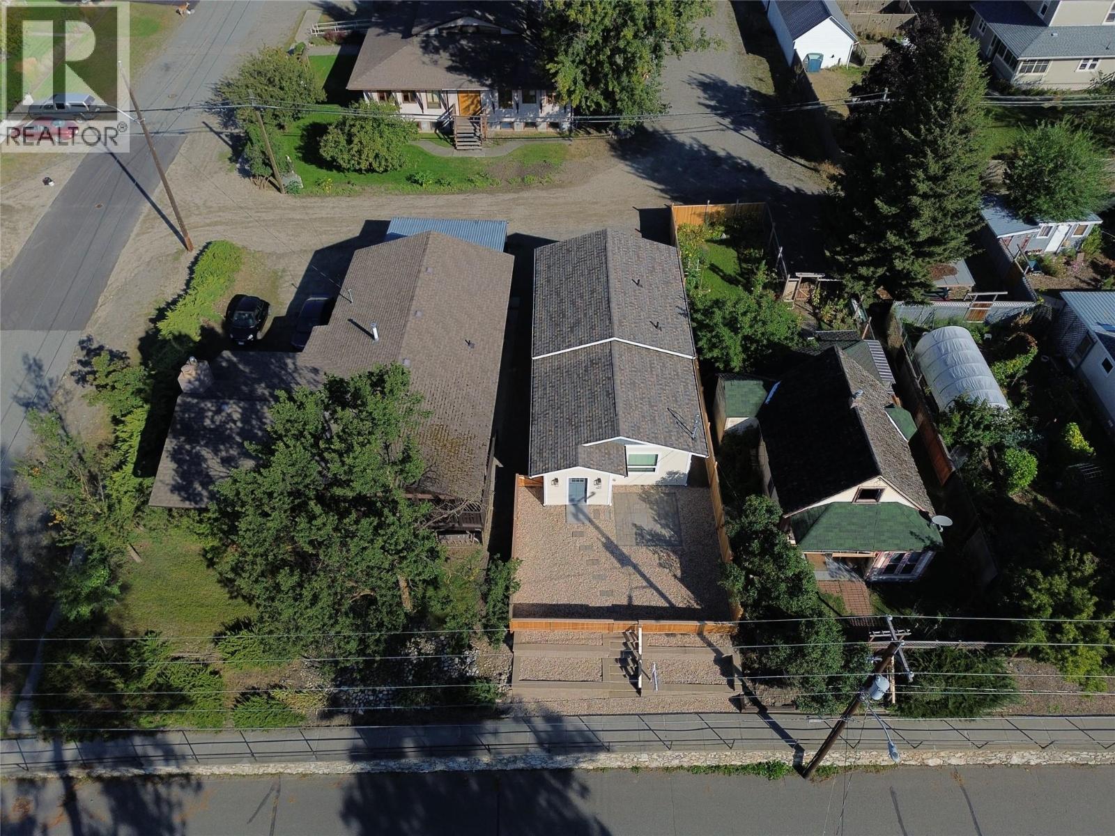 667 72nd Avenue, Grand Forks, British Columbia  V0H 1H0 - Photo 4 - 10399984