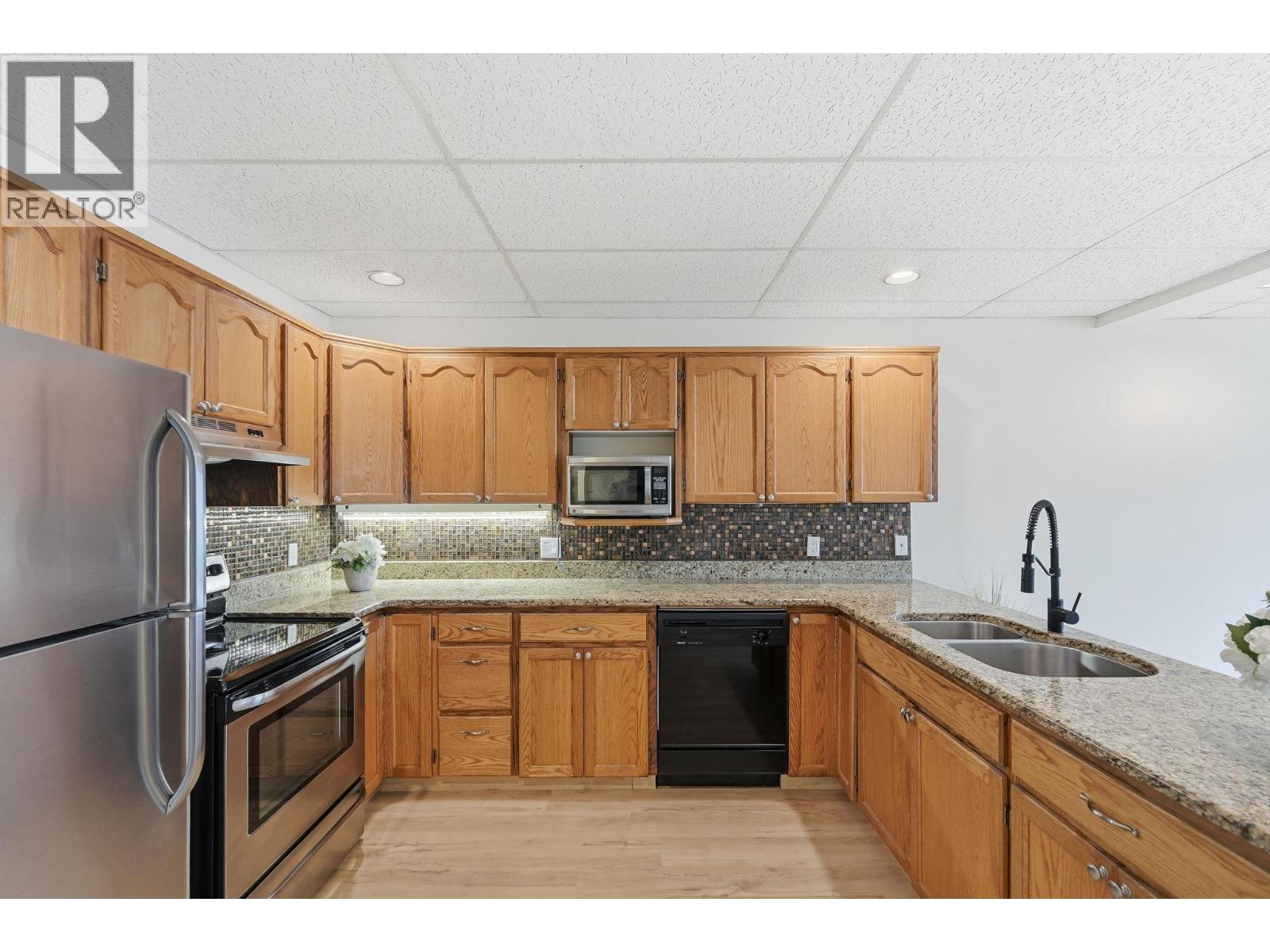 3610 Eagle Bay Road Unit# D, Eagle Bay, British Columbia  V0E 1T0 - Photo 11 - 10400217