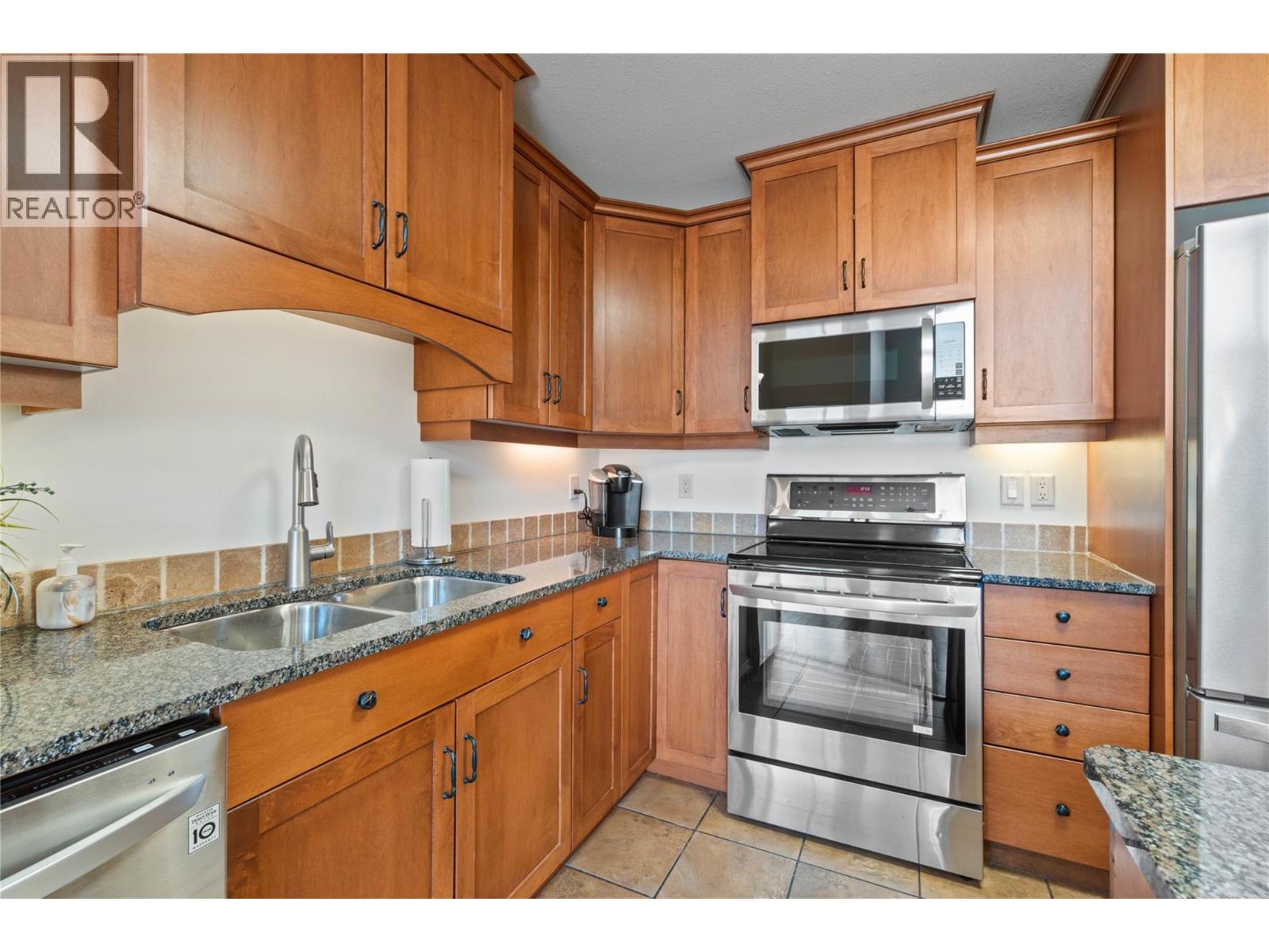 1390 Hillside Drive Unit# 305, Kamloops, British Columbia  V2E 0A6 - Photo 8 - 10400073