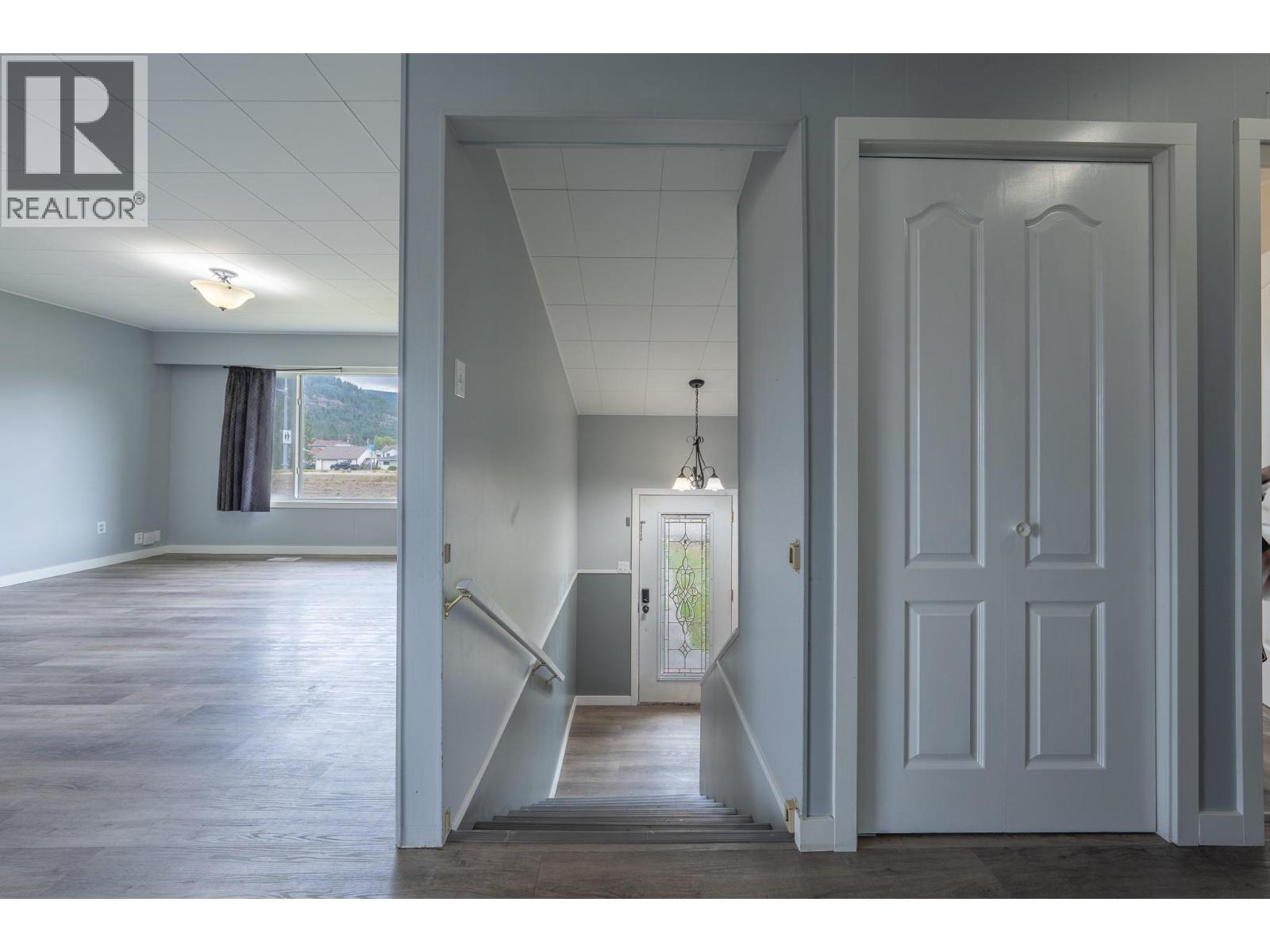 2486 Central Avenue, Grand Forks, British Columbia  V0H 1H0 - Photo 8 - 10400210
