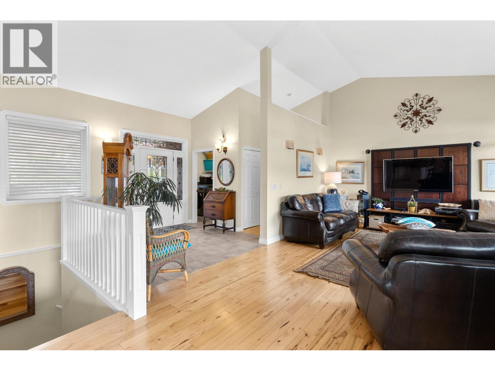 6447 Renfrew Road, Peachland, British Columbia  V0H 1X7 - Photo 4 - 10400250