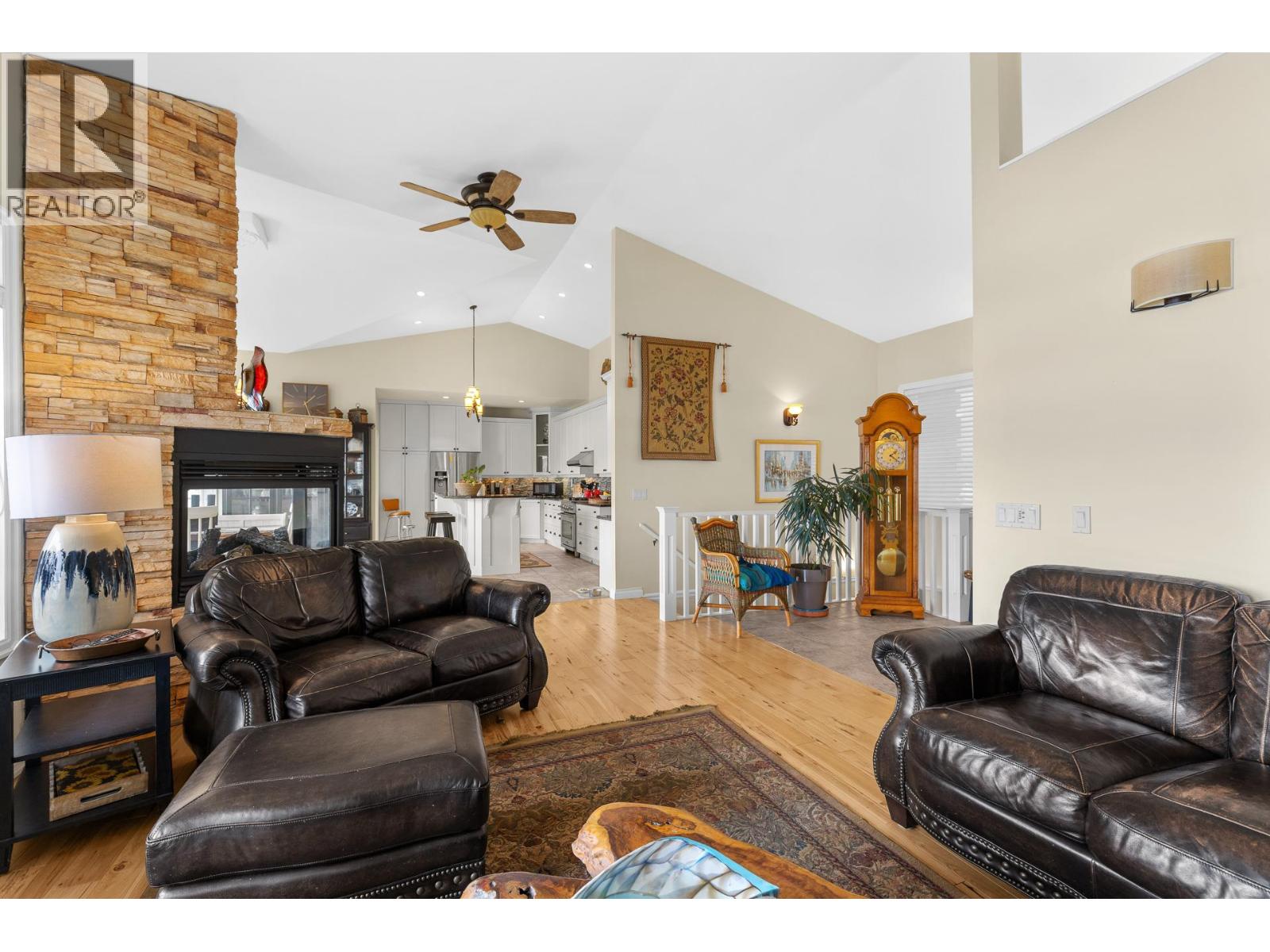 6447 Renfrew Road, Peachland, British Columbia  V0H 1X7 - Photo 8 - 10400250