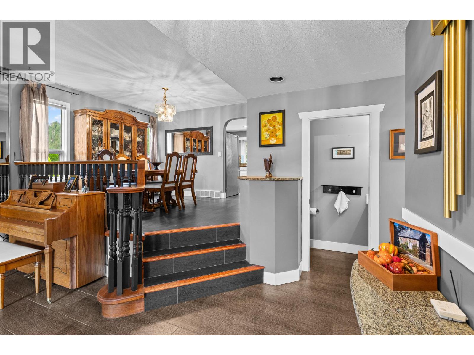 1849 Portland Place, Kelowna, British Columbia  V1V 1P9 - Photo 6 - 10400269