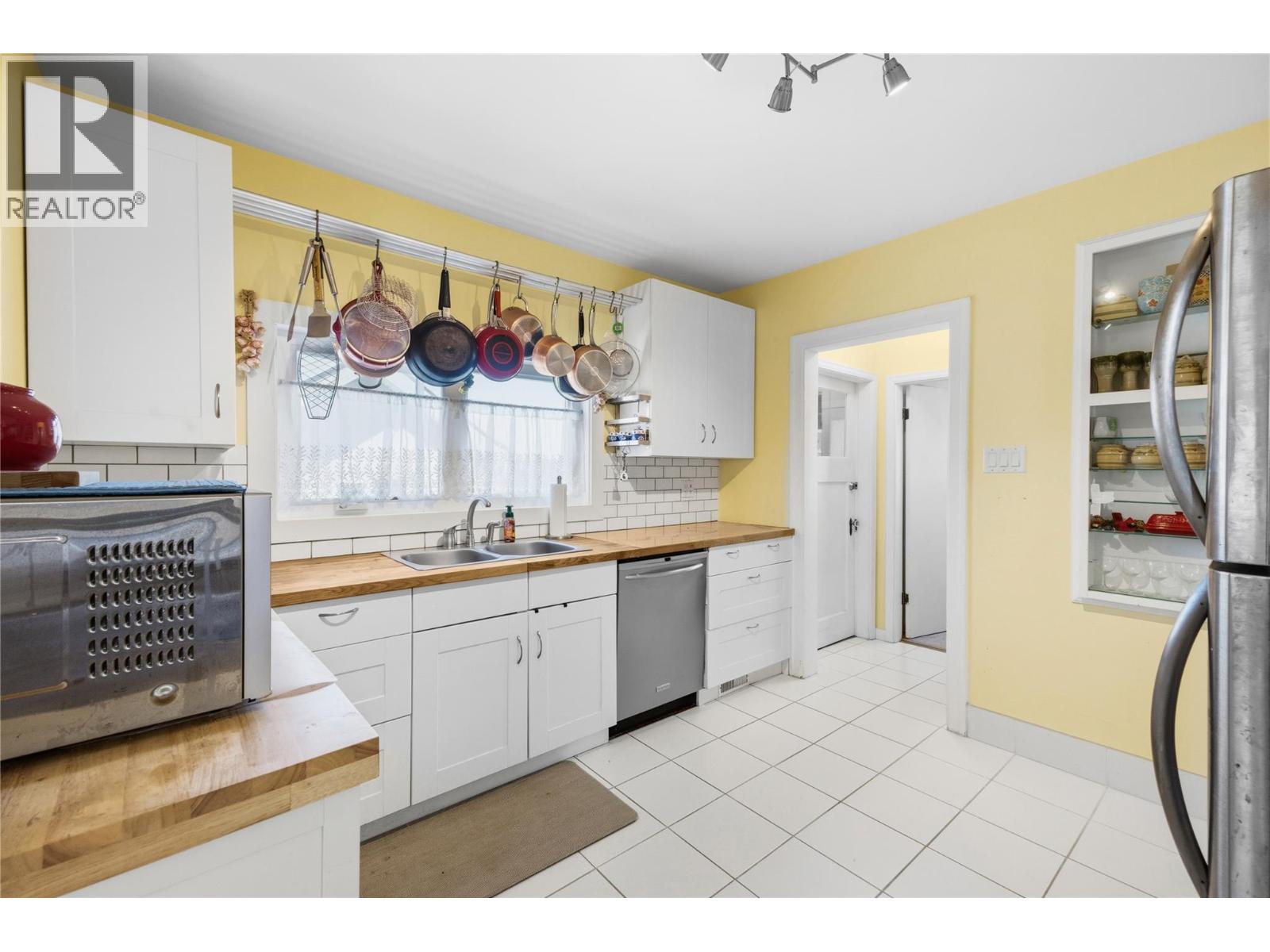 549 Edmonton Avenue, Penticton, British Columbia  V2A 2H1 - Photo 2 - 10400249